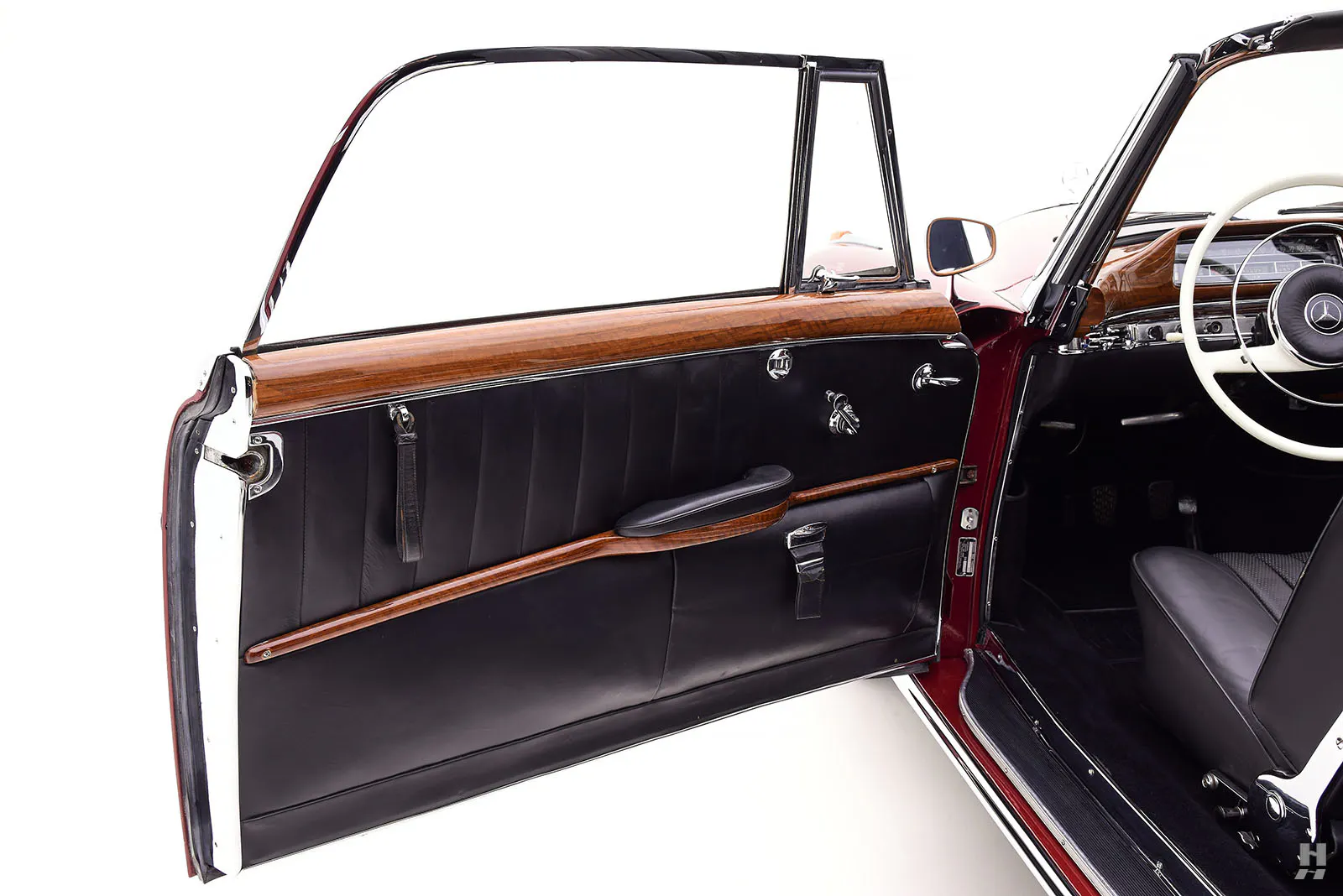 1960 Mercedes-Benz 220SEb 2dr Convertible Courtesy of Hyman Ltd.