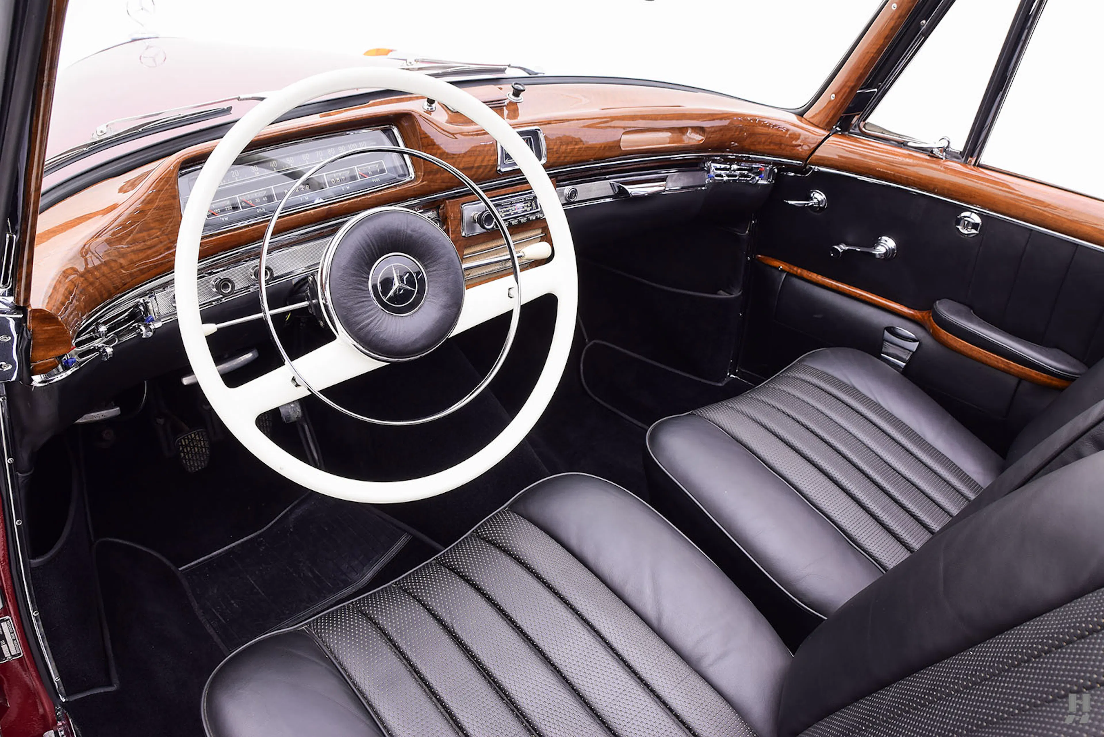 1960 Mercedes-Benz 220SEb 2dr Convertible Courtesy of Hyman Ltd.