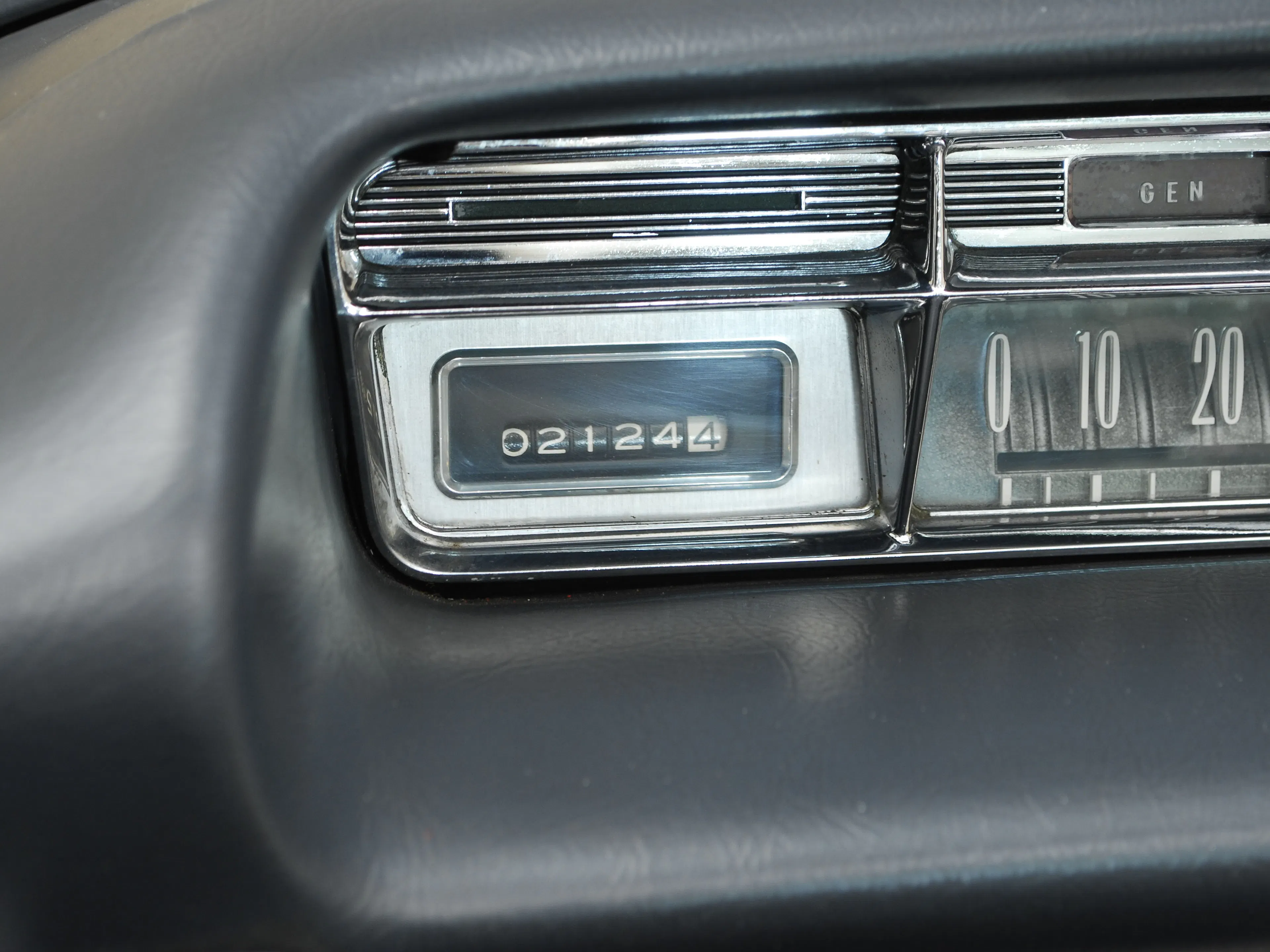 1959 Oldsmobile Super 88 2dr Convertible Courtesy of Hyman Ltd.