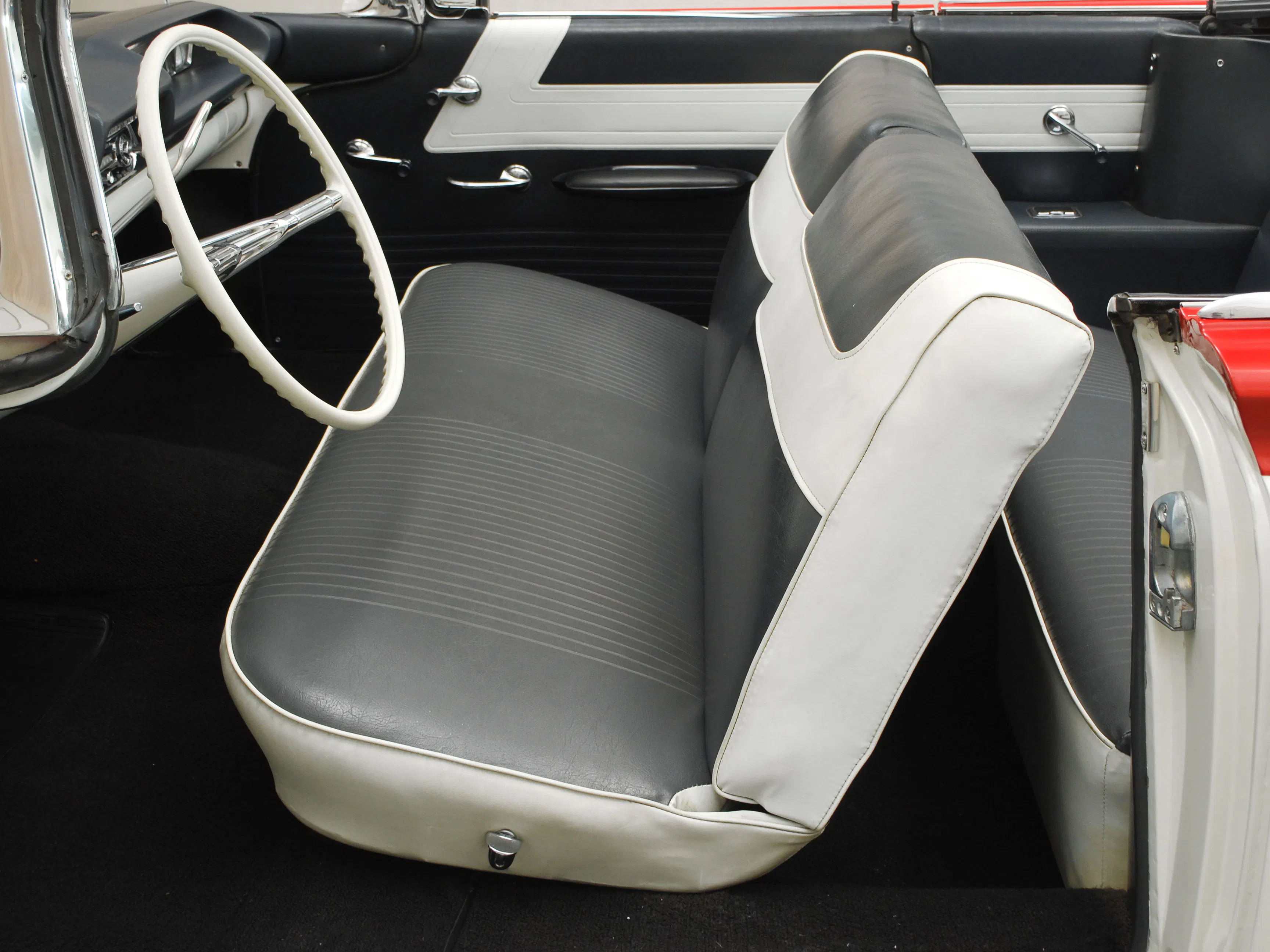 1959 Oldsmobile Super 88 2dr Convertible Courtesy of Hyman Ltd.