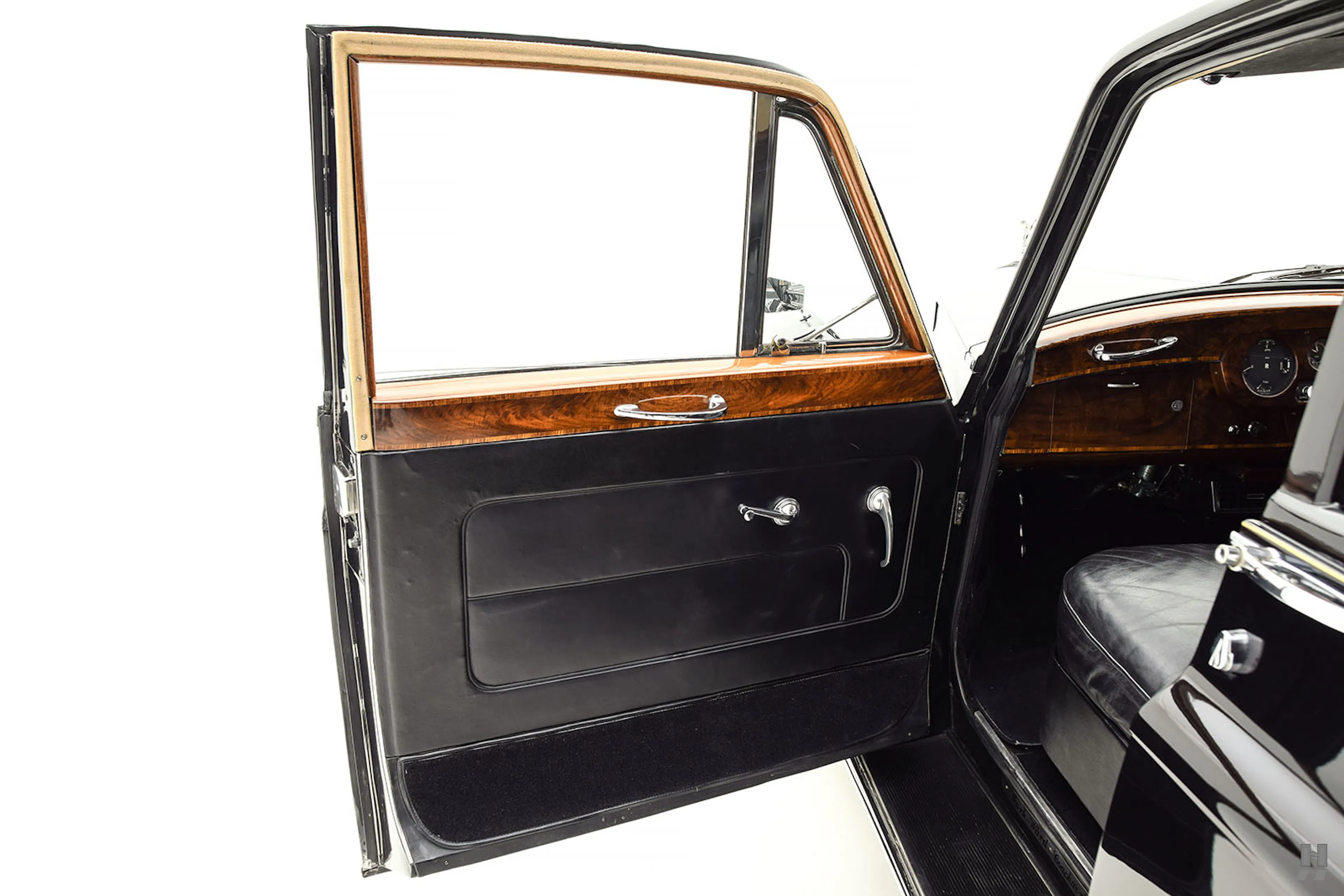 1960 Rolls-Royce Phantom V Park Ward 4dr Limousine Courtesy of Hyman Ltd.