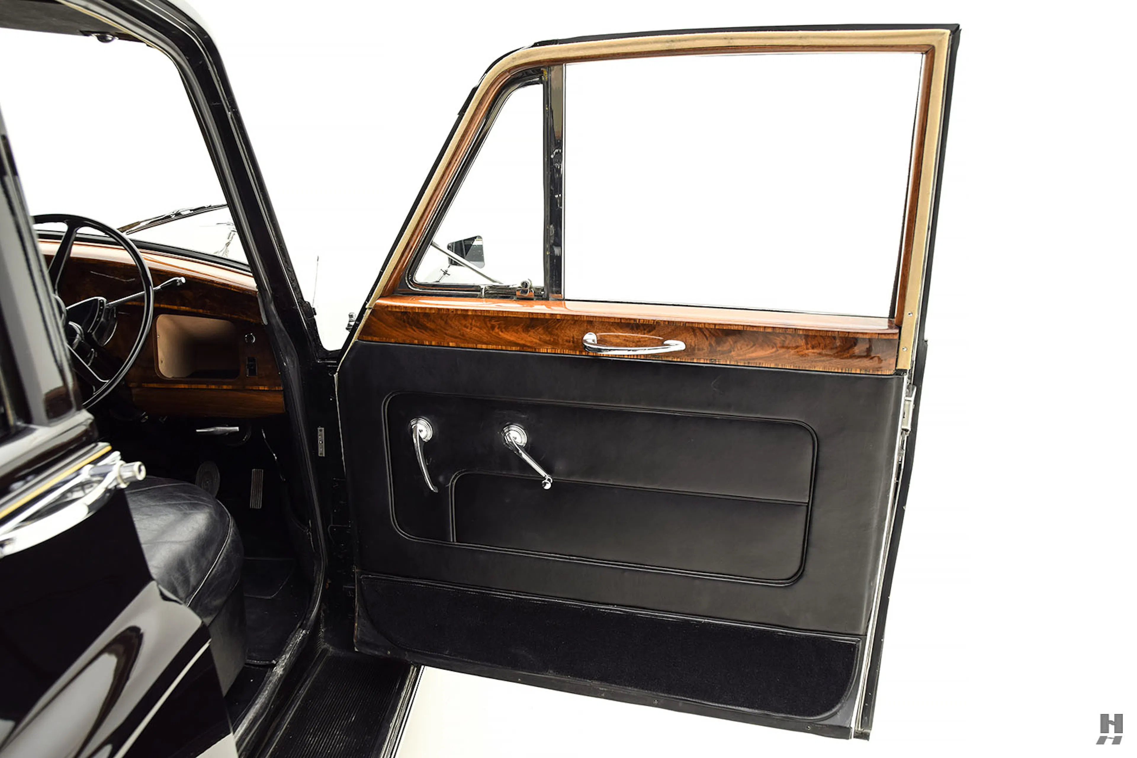 1960 Rolls-Royce Phantom V Park Ward 4dr Limousine Courtesy of Hyman Ltd.