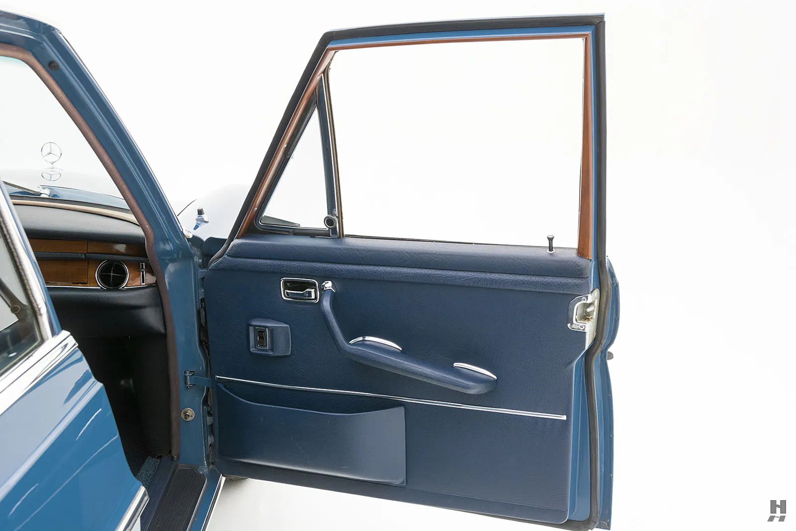 1969 Mercedes-Benz 280S 4dr Sedan Courtesy of Hyman Ltd.
