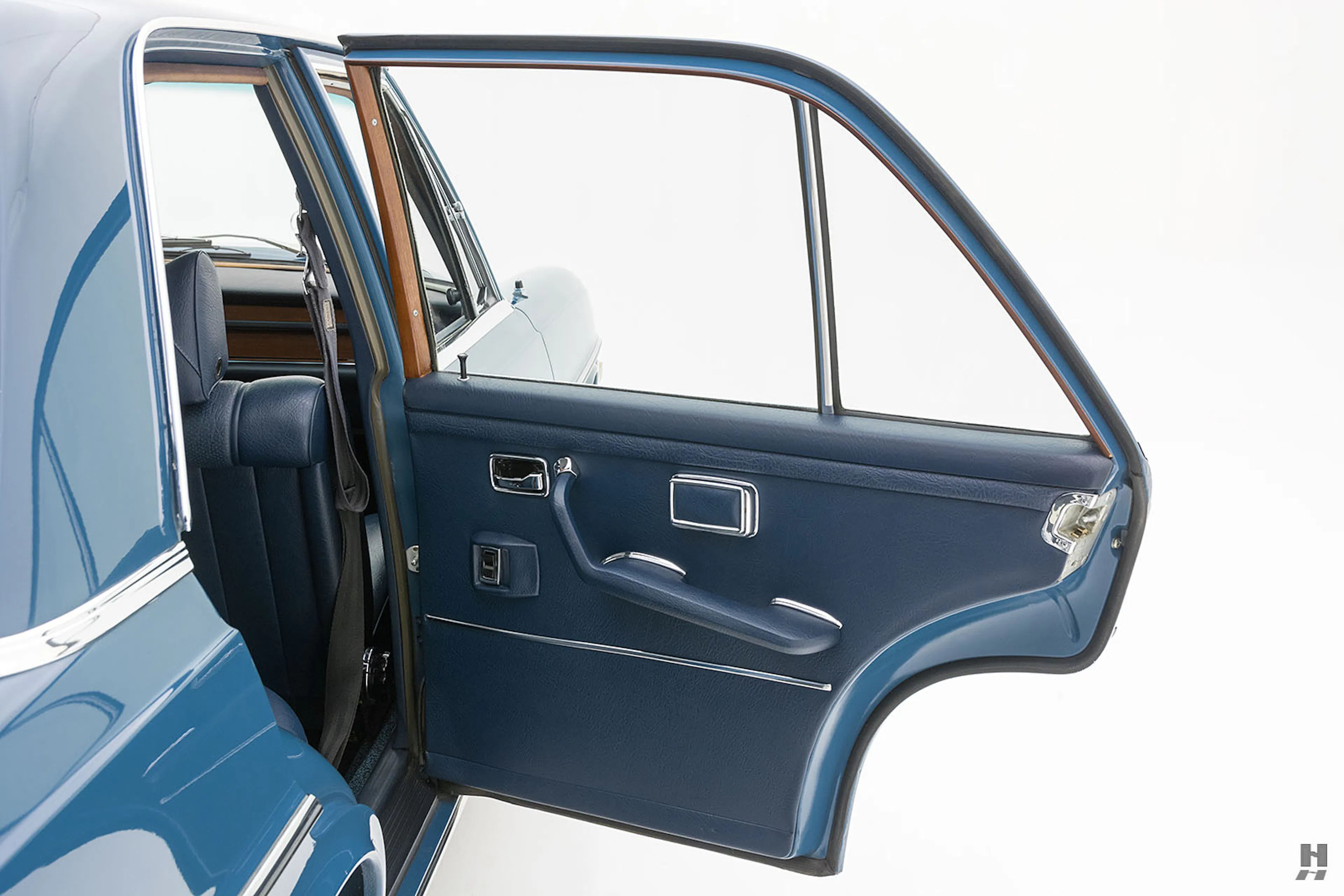 1969 Mercedes-Benz 280S 4dr Sedan Courtesy of Hyman Ltd.