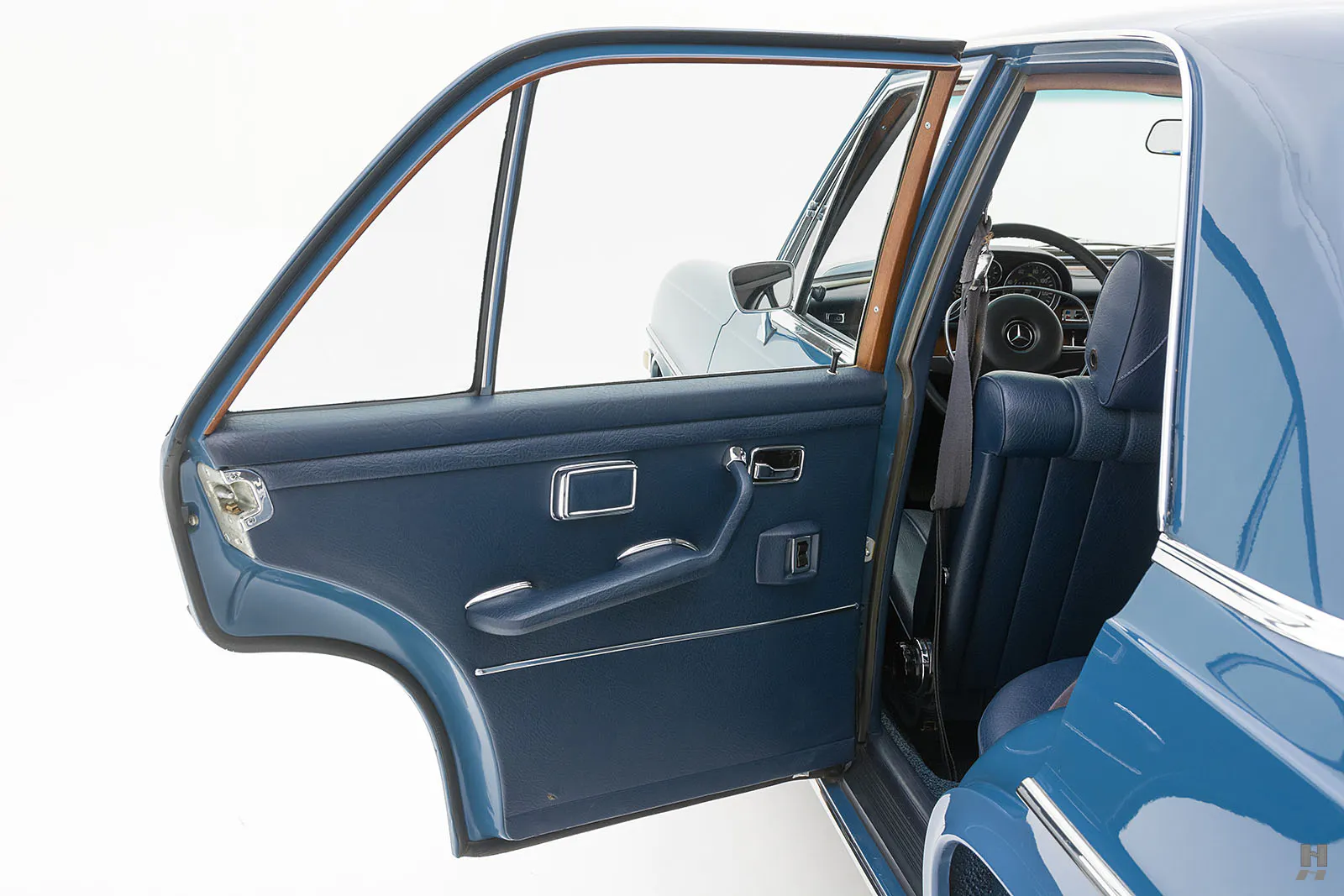 1969 Mercedes-Benz 280S 4dr Sedan Courtesy of Hyman Ltd.