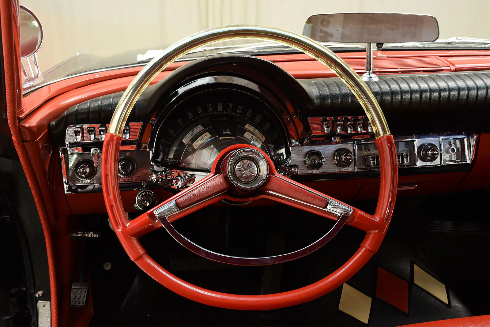 1962 Chrysler New Yorker 4dr Sedan Courtesy of Hyman Ltd.