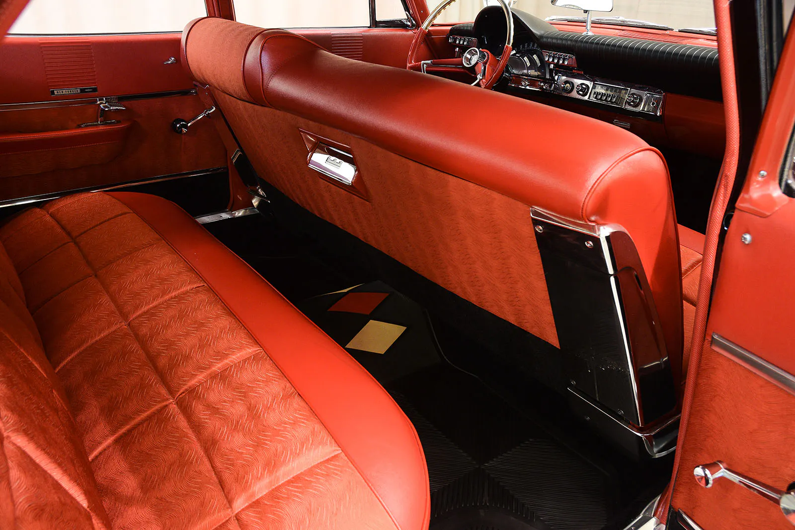 1962 Chrysler New Yorker 4dr Sedan Courtesy of Hyman Ltd.
