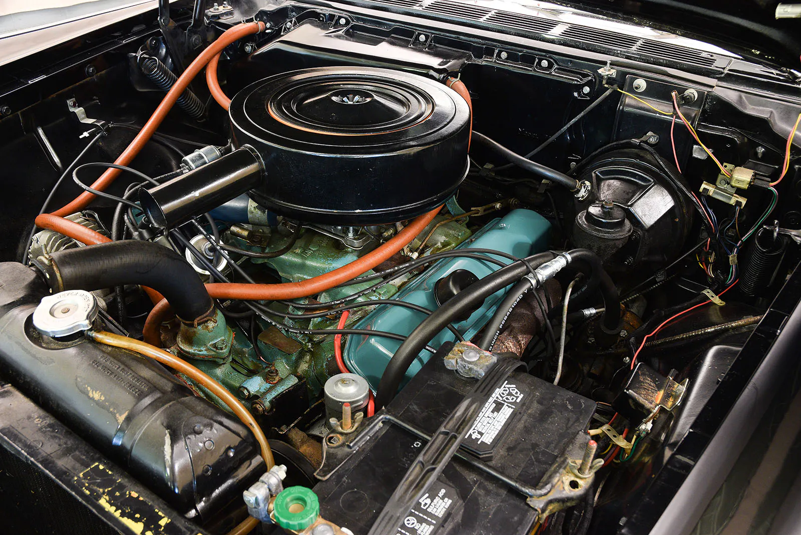 1962 Chrysler New Yorker 4dr Sedan Courtesy of Hyman Ltd.