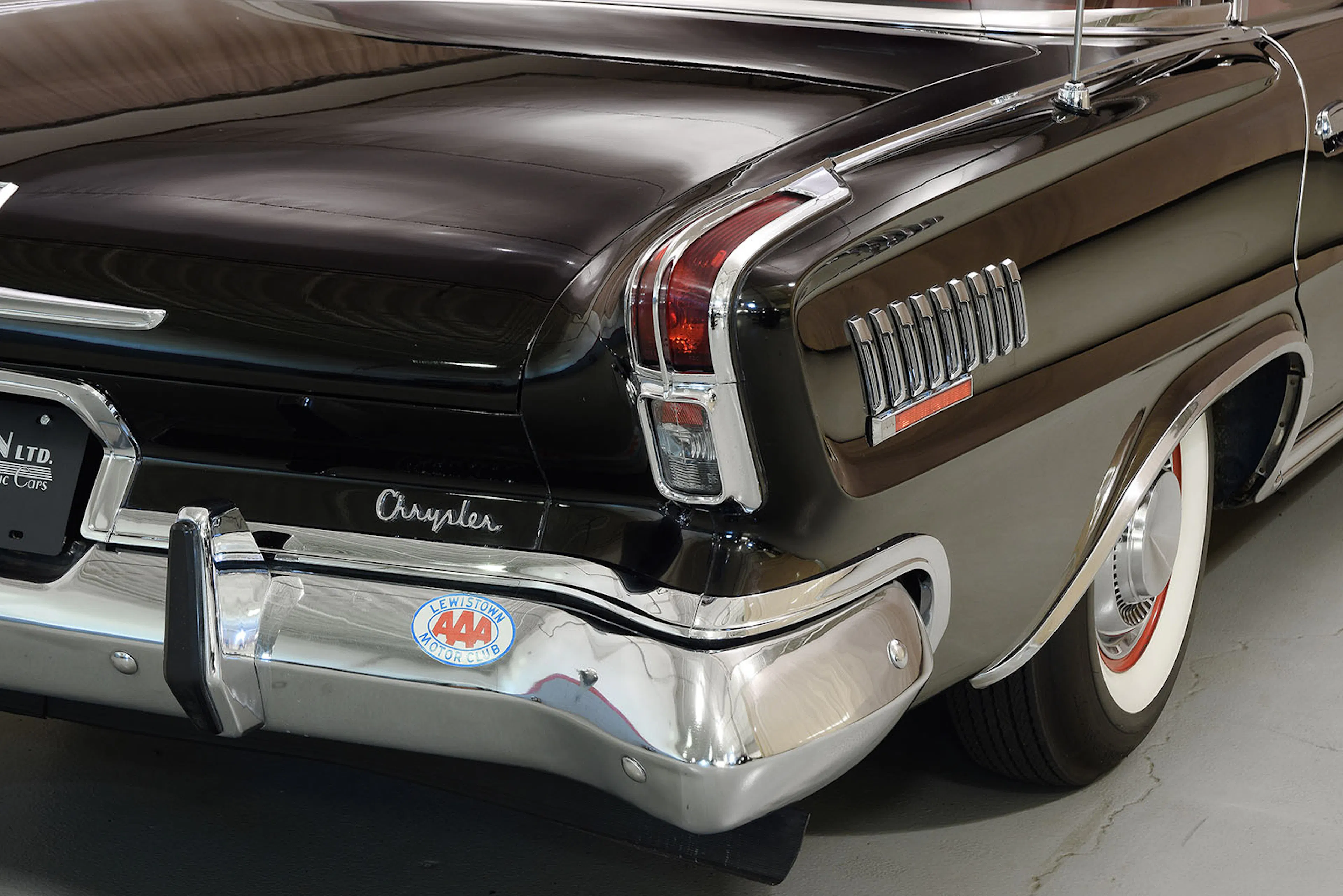 1962 Chrysler New Yorker 4dr Sedan Courtesy of Hyman Ltd.