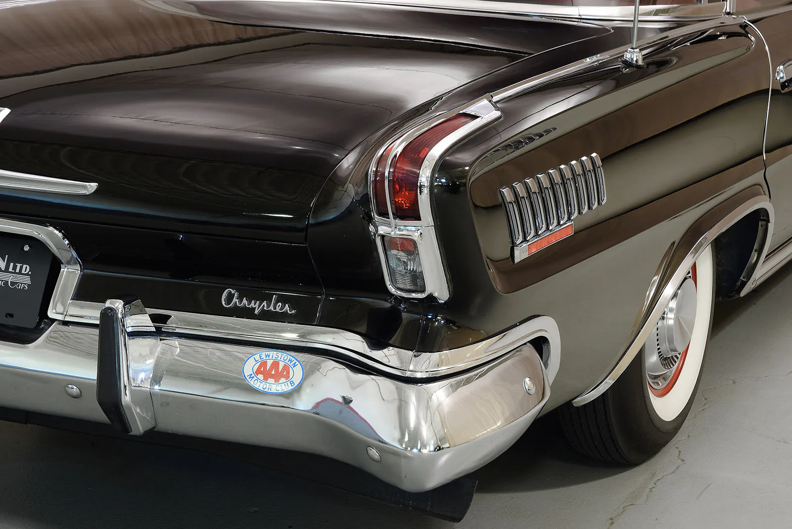 1962 Chrysler New Yorker 4dr Sedan Courtesy of Hyman Ltd.
