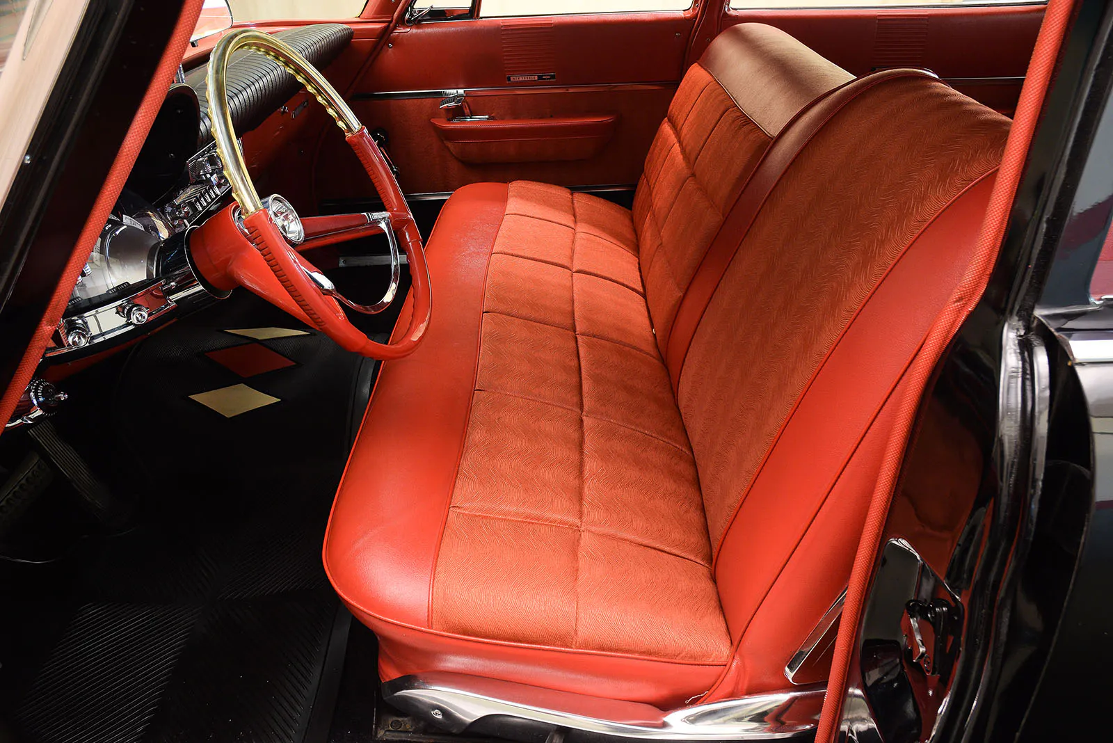 1962 Chrysler New Yorker 4dr Sedan Courtesy of Hyman Ltd.