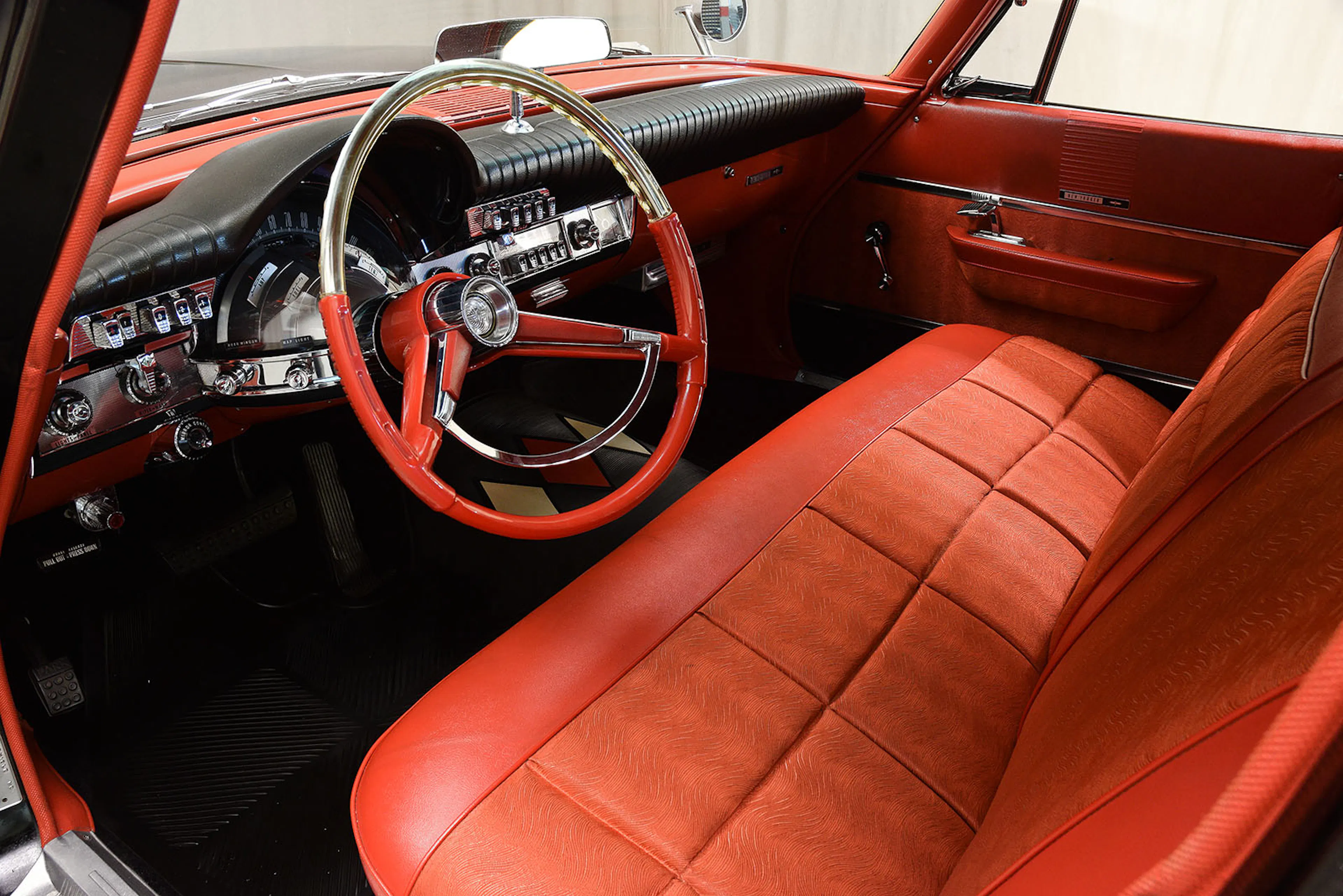 1962 Chrysler New Yorker 4dr Sedan Courtesy of Hyman Ltd.