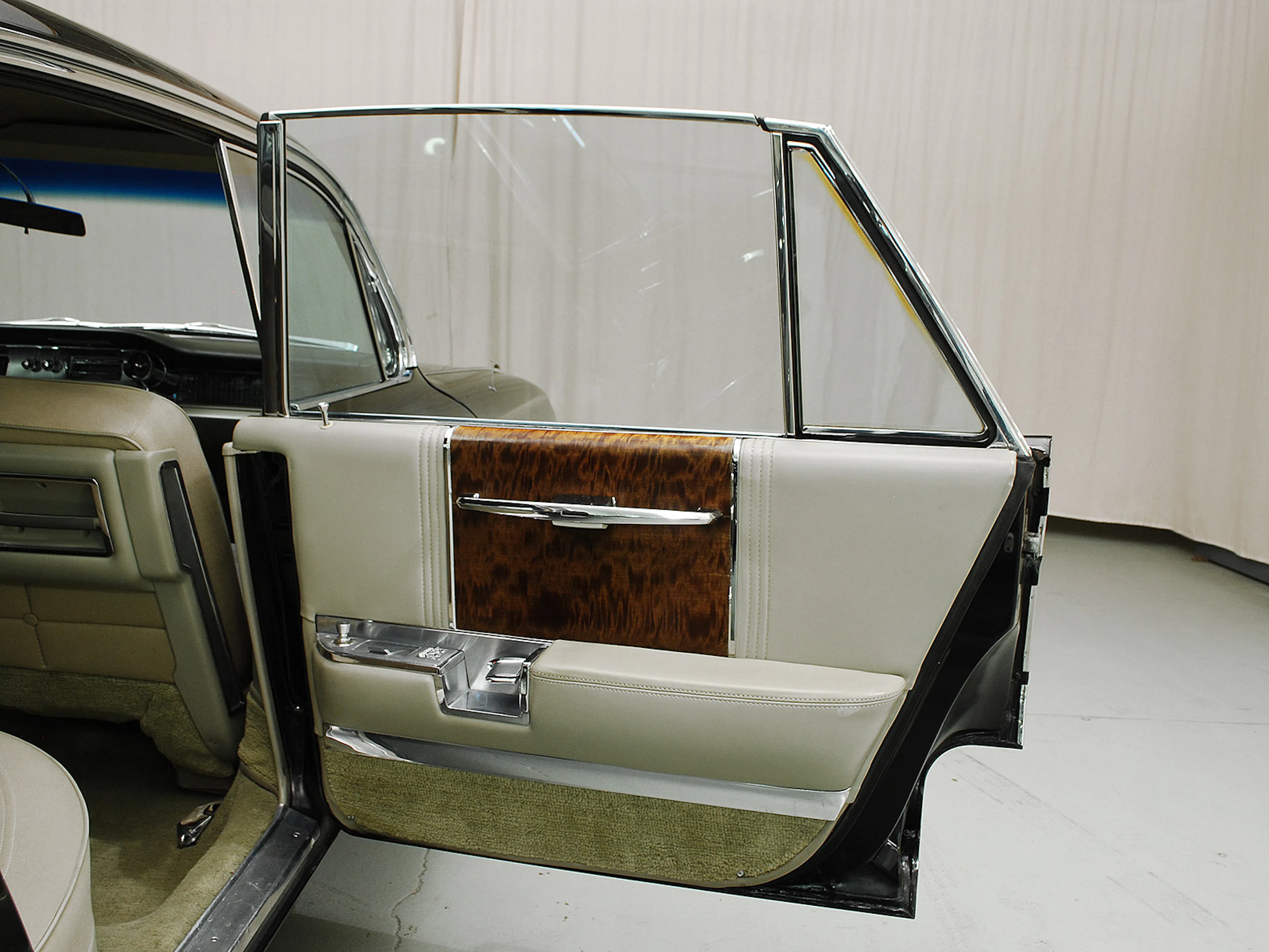 1962 Cadillac Fleetwood 60 Special 4dr Sedan Courtesy of Hyman Ltd.