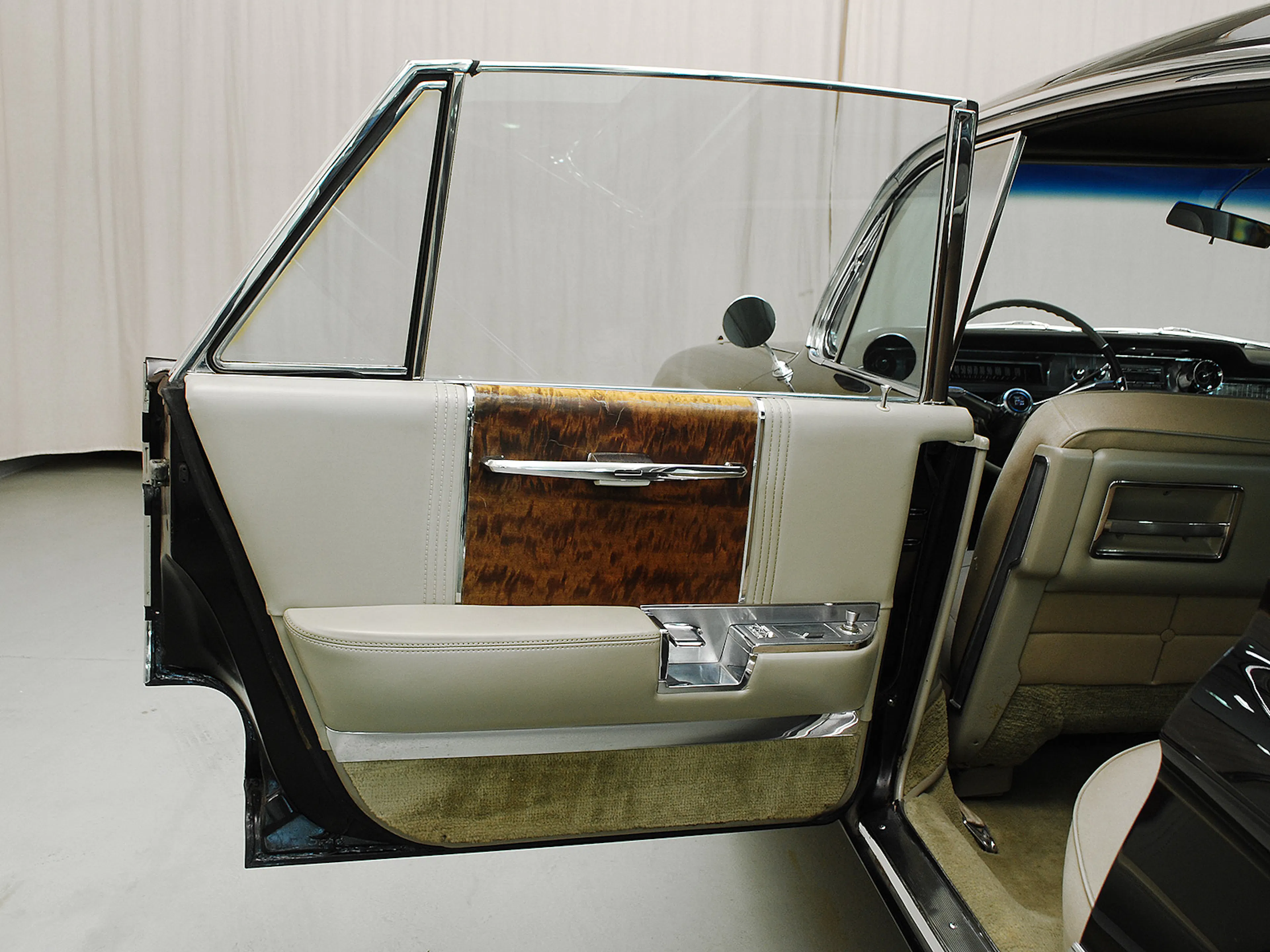 1962 Cadillac Fleetwood 60 Special 4dr Sedan Courtesy of Hyman Ltd.