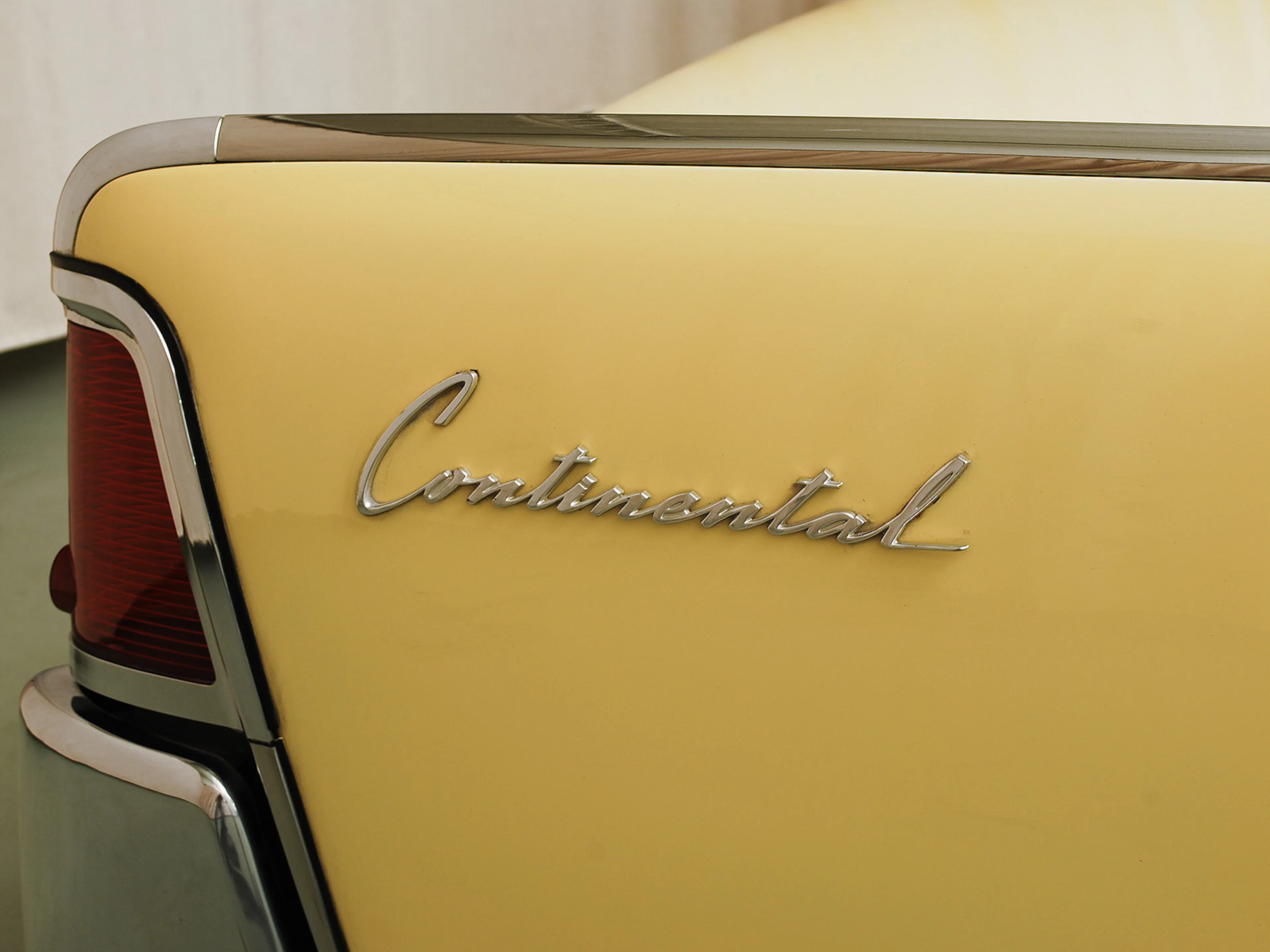 1961 Lincoln Continental 4dr Convertible Courtesy of Hyman Ltd.