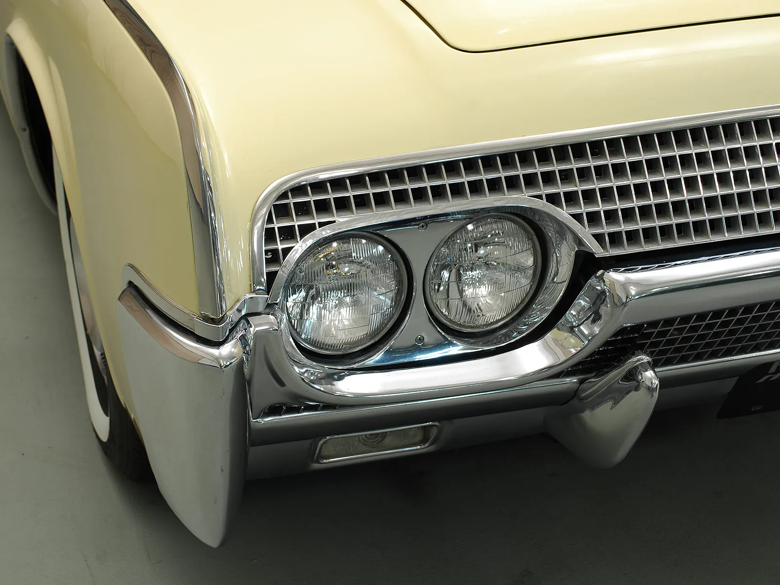 1961 Lincoln Continental 4dr Convertible Courtesy of Hyman Ltd.