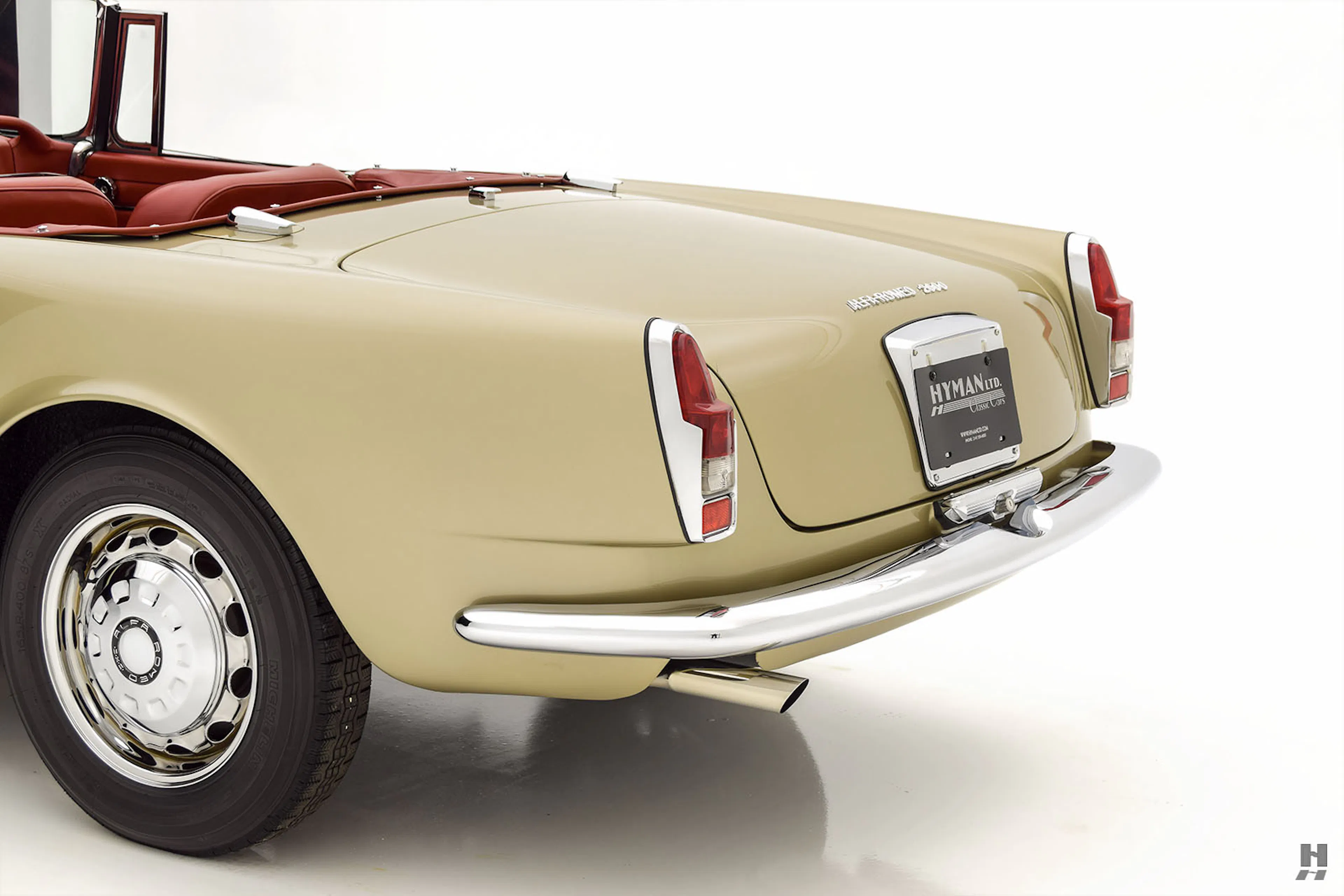 1:43 MATRIX Alfa Romeo 2600 Spider Cabriolet Open 1962 Grey Met MX40102-153