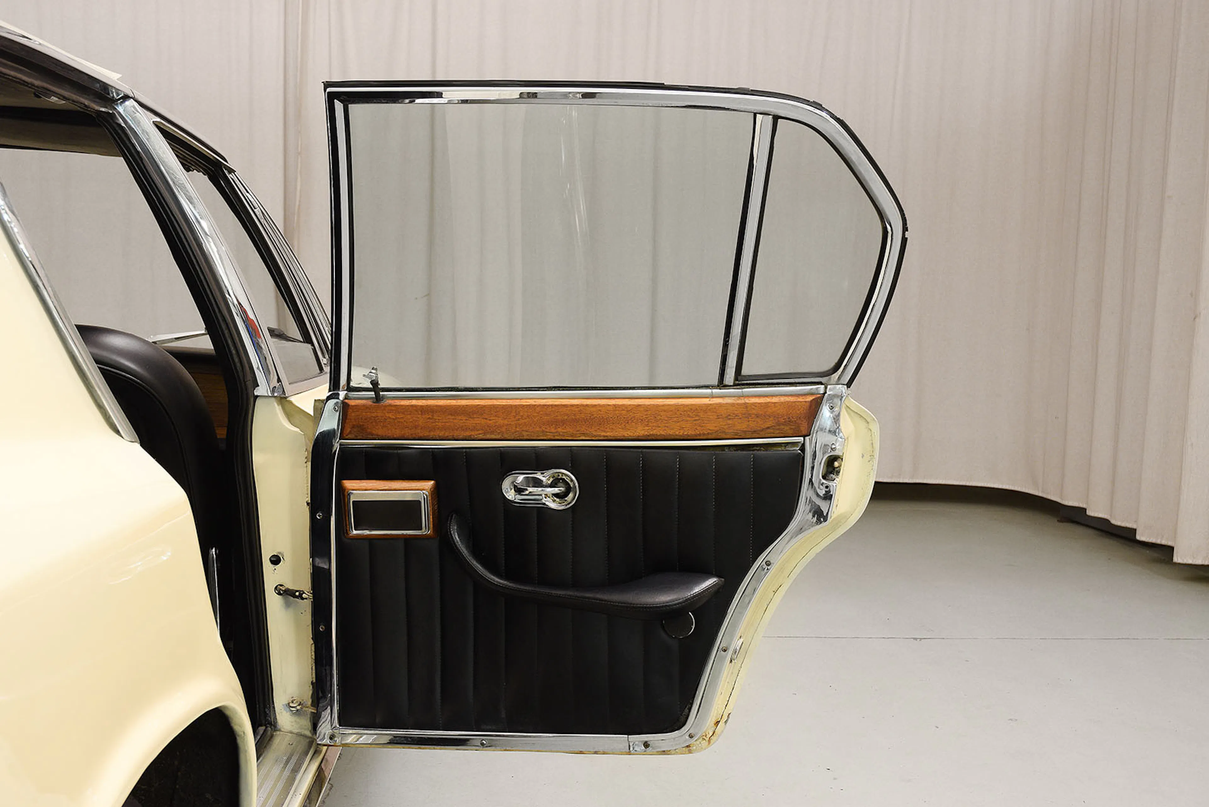 1967 Maserati Quattroporte 4dr Sedan Courtesy of Hyman Ltd.