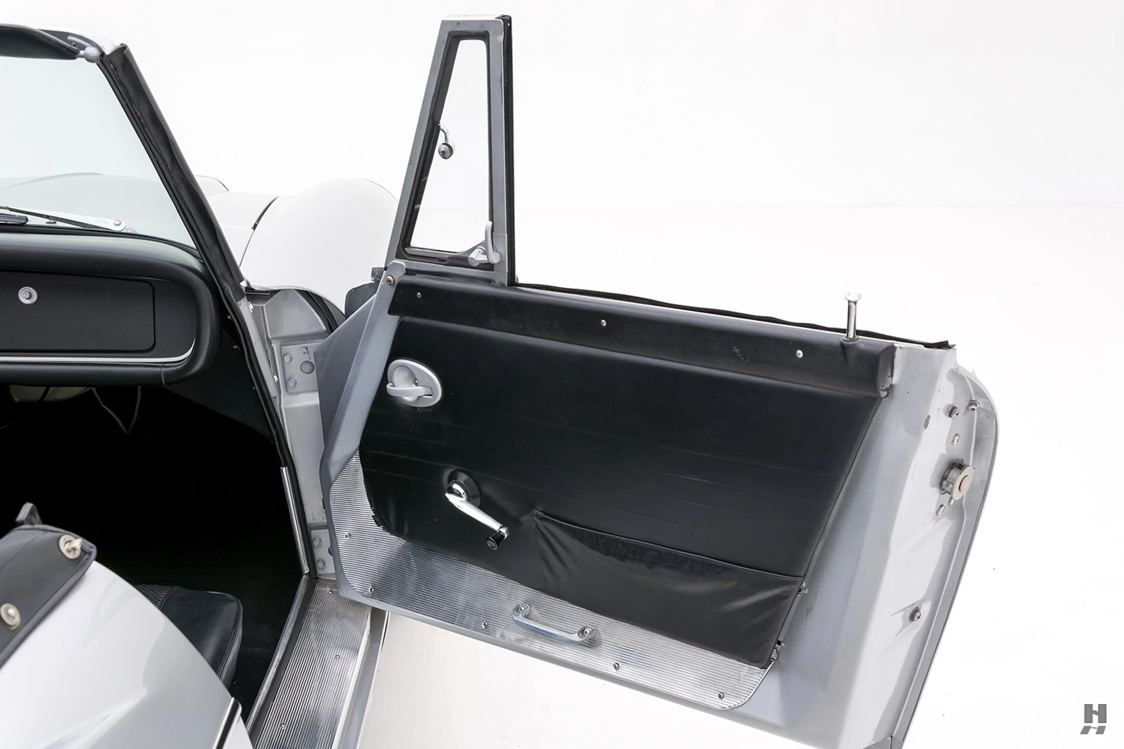 1967 Datsun 2000 2dr Convertible Courtesy of Hyman Ltd.