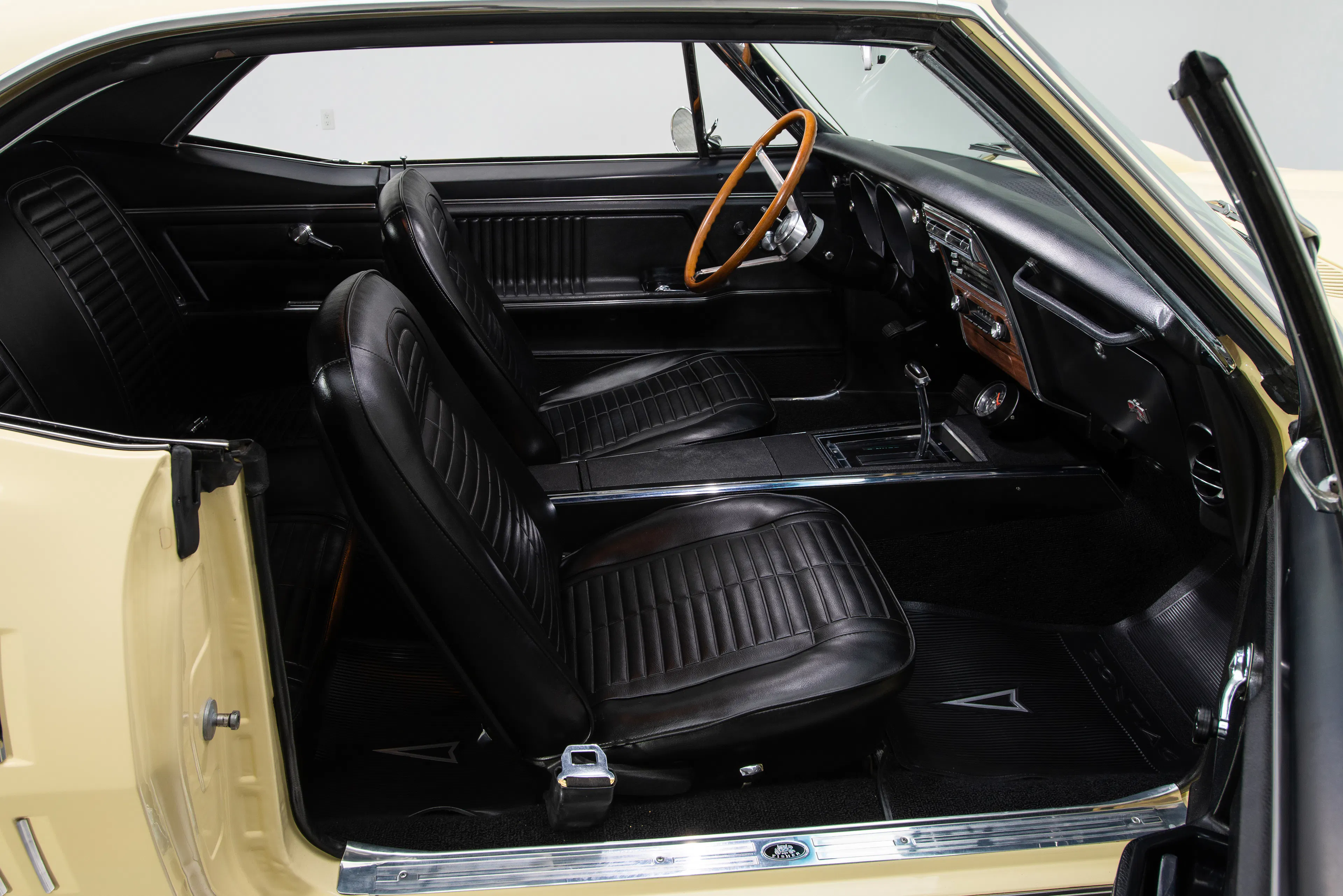 1967 Pontiac Firebird 400 2dr Hardtop Coupe Courtesy of RK Motors