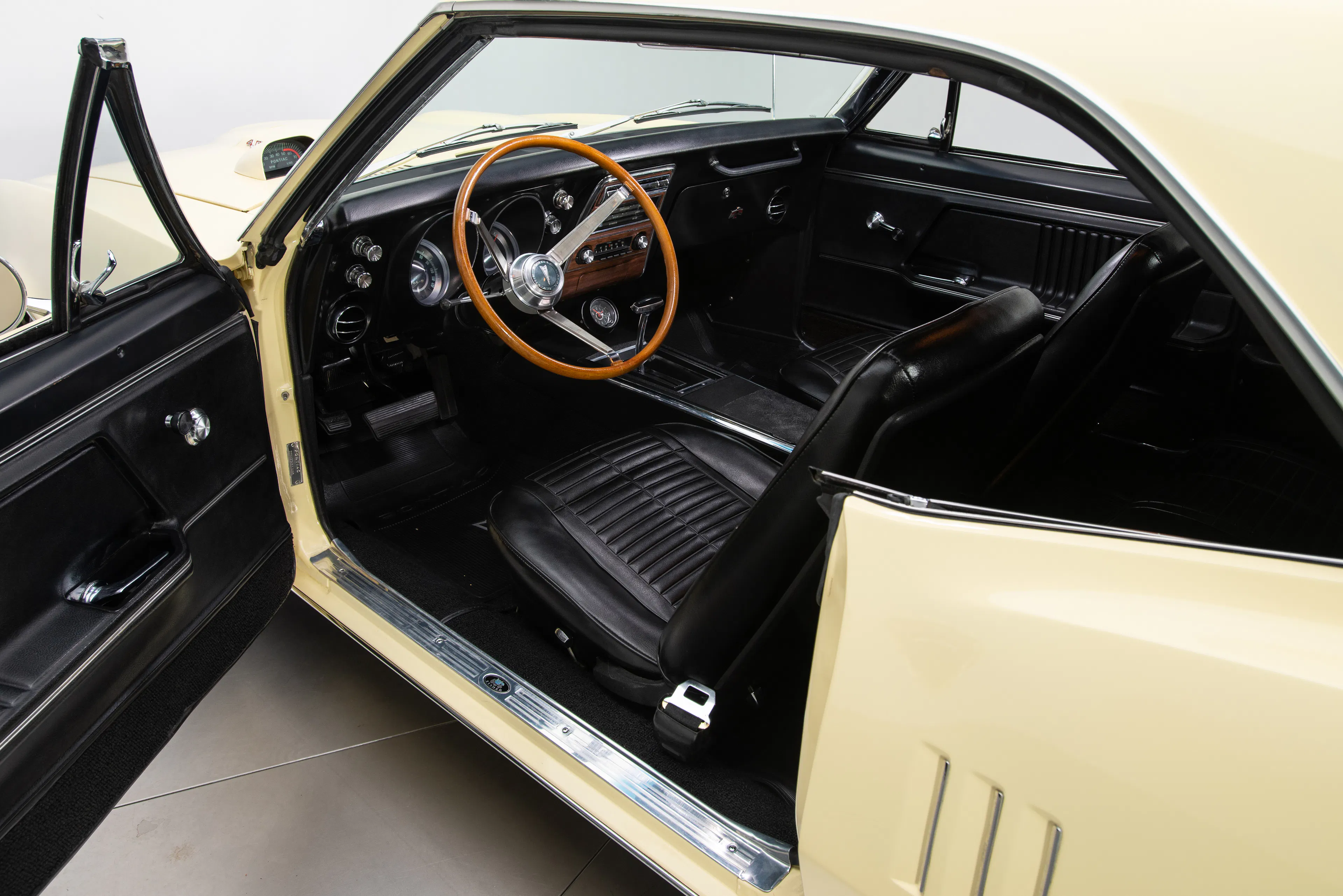 1967 Pontiac Firebird 400 2dr Hardtop Coupe Courtesy of RK Motors