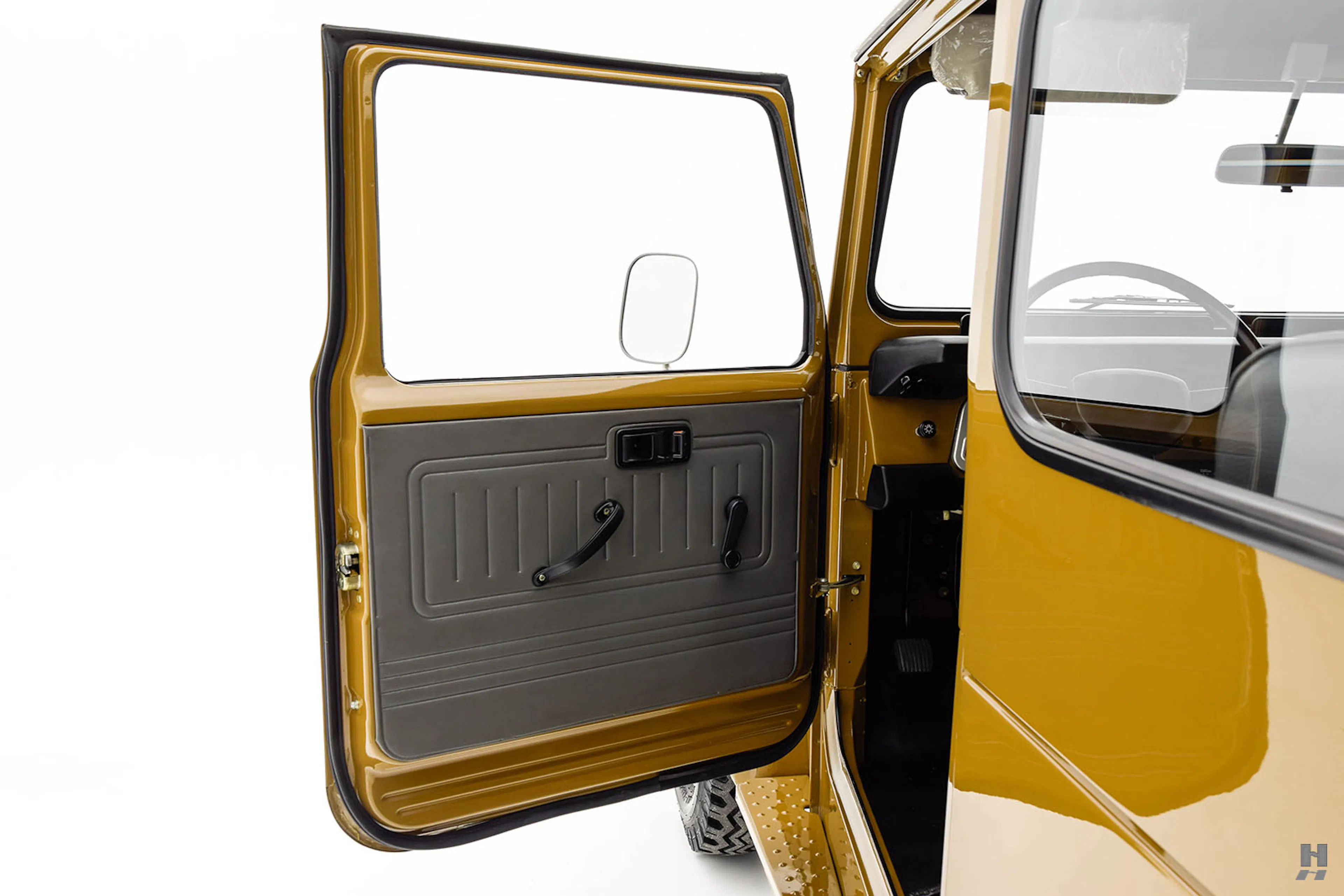 1981 Toyota Land Cruiser FJ40V 2dr Hardtop 4x4 Courtesy of Hyman Ltd.