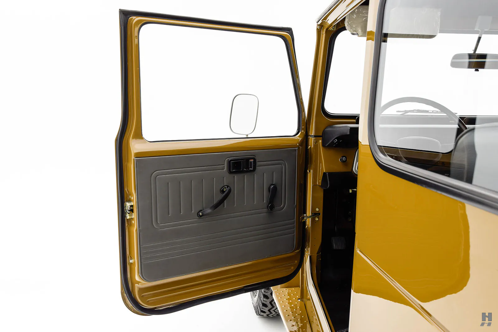 1981 Toyota Land Cruiser FJ40V 2dr Hardtop 4x4 Courtesy of Hyman Ltd.