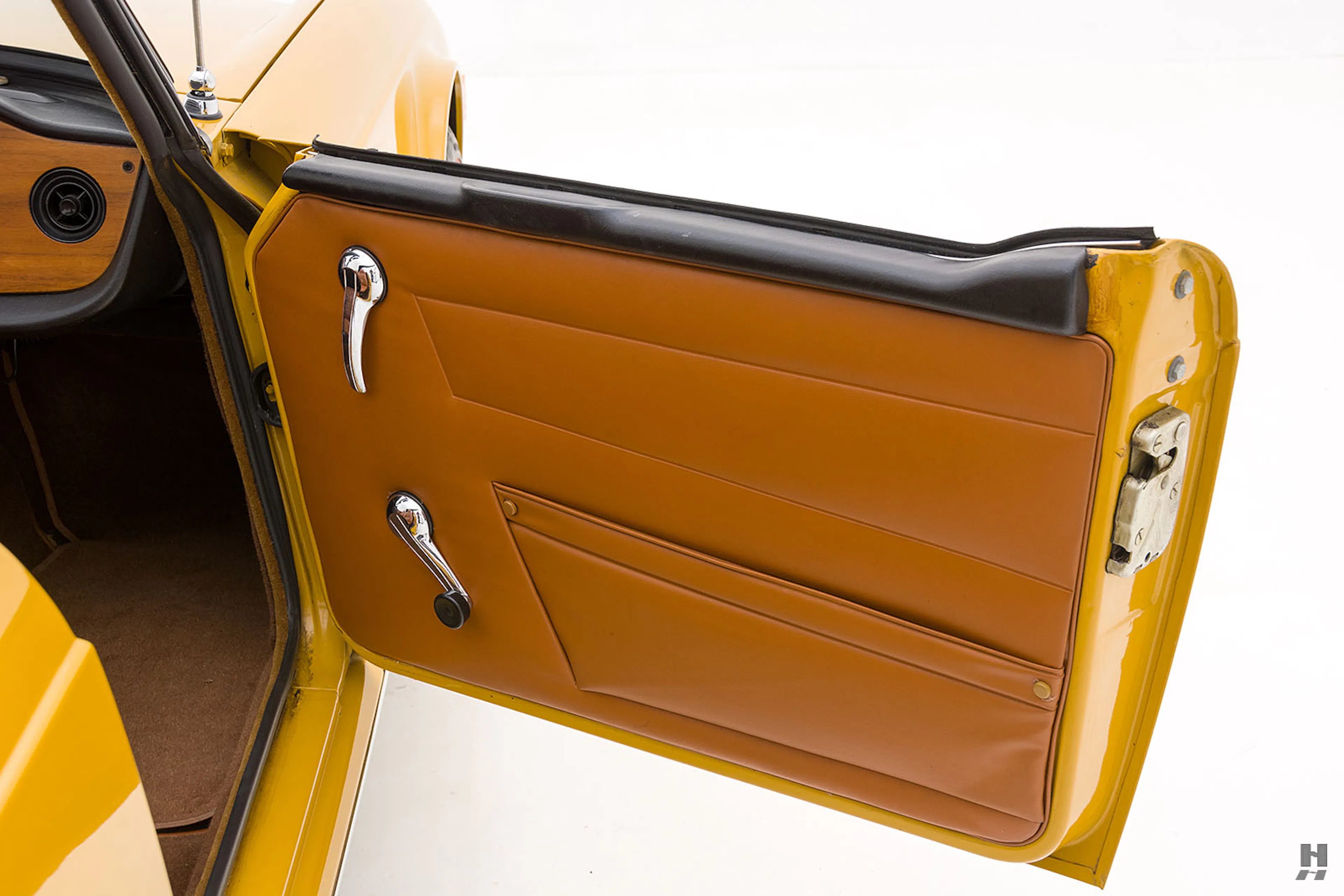 1971 Triumph TR6 2dr Convertible Courtesy of Hyman Ltd.