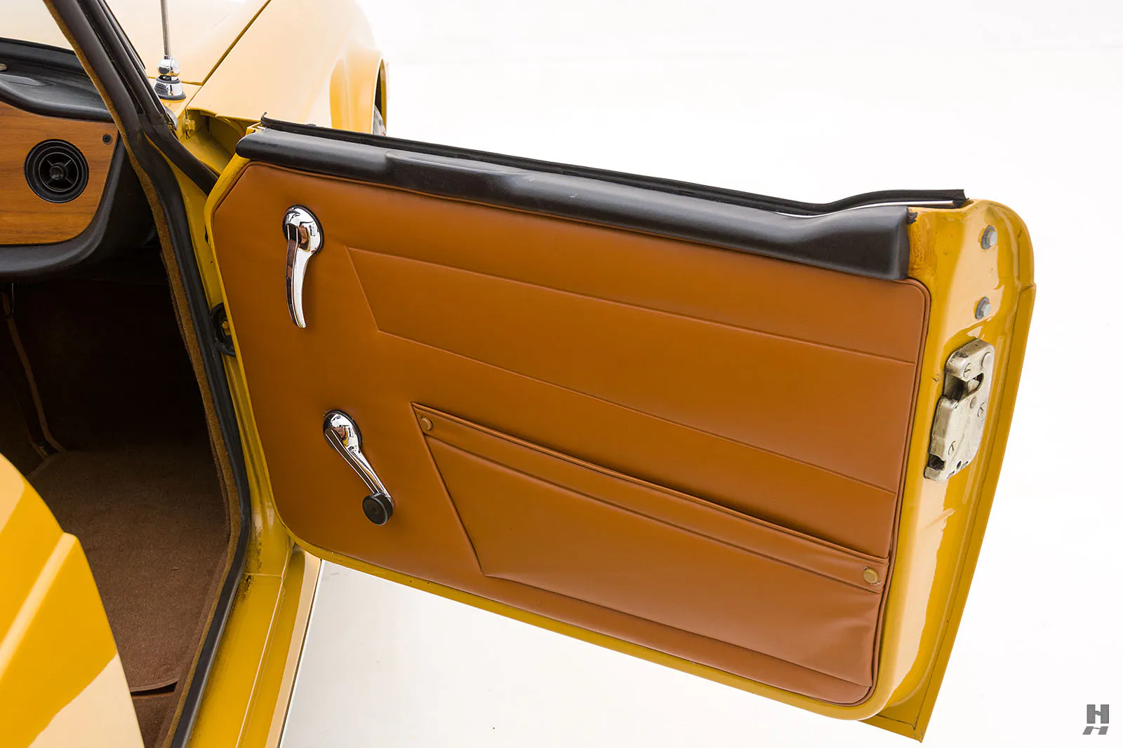 1971 Triumph TR6 2dr Convertible Courtesy of Hyman Ltd.