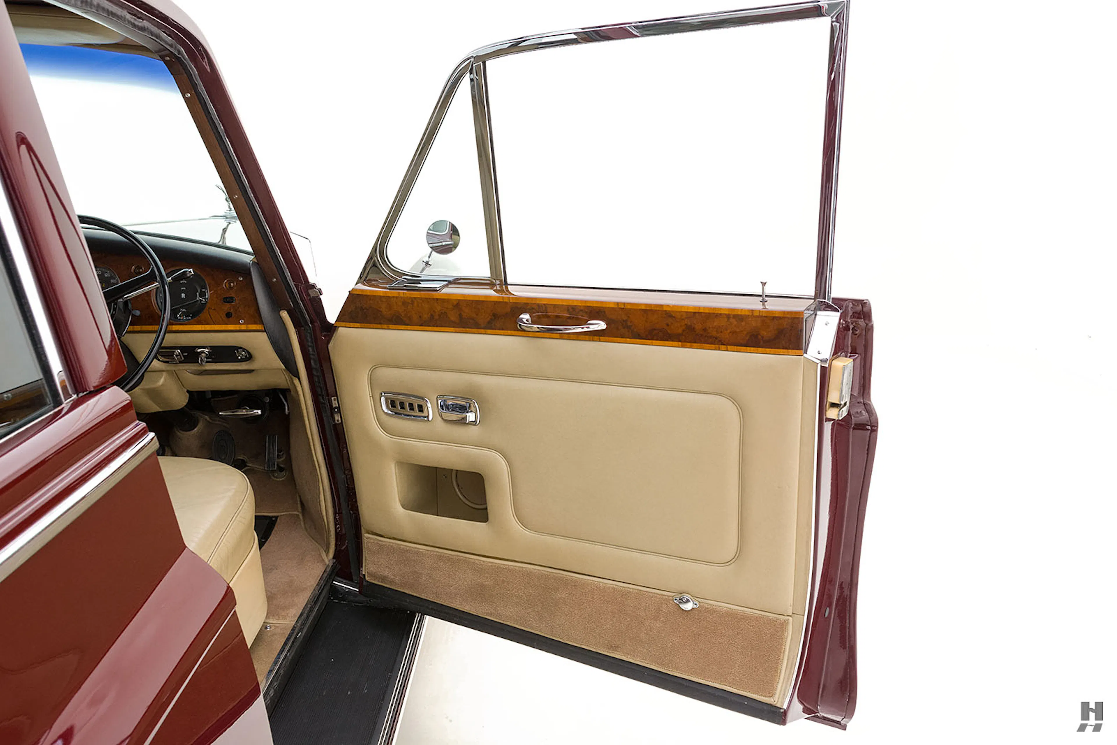 1975 Rolls-Royce Phantom VI 4dr Limousine Courtesy of Hyman Ltd.