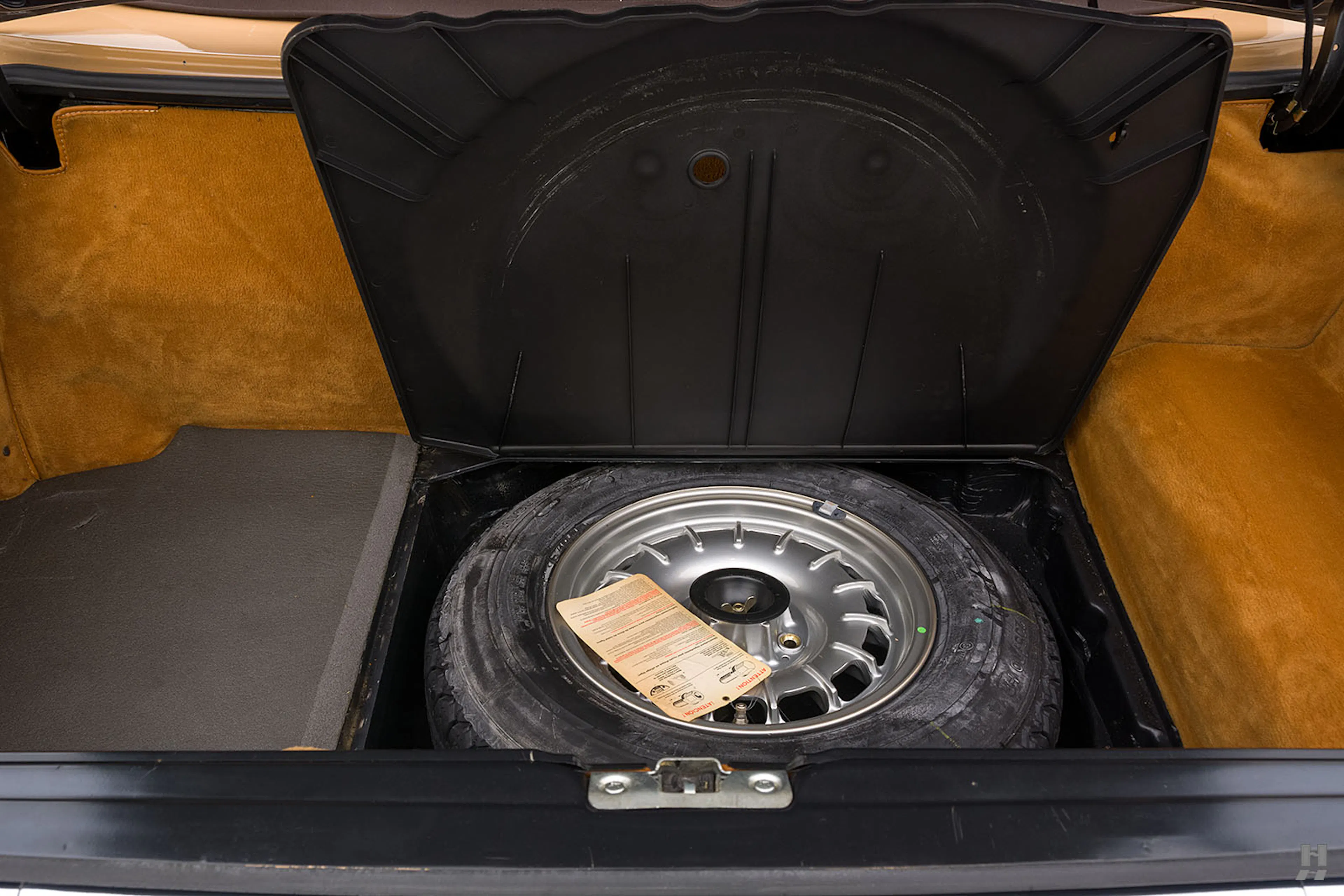 1979 Mercedes-Benz 450SL 2dr Roadster Courtesy of Hyman Ltd.
