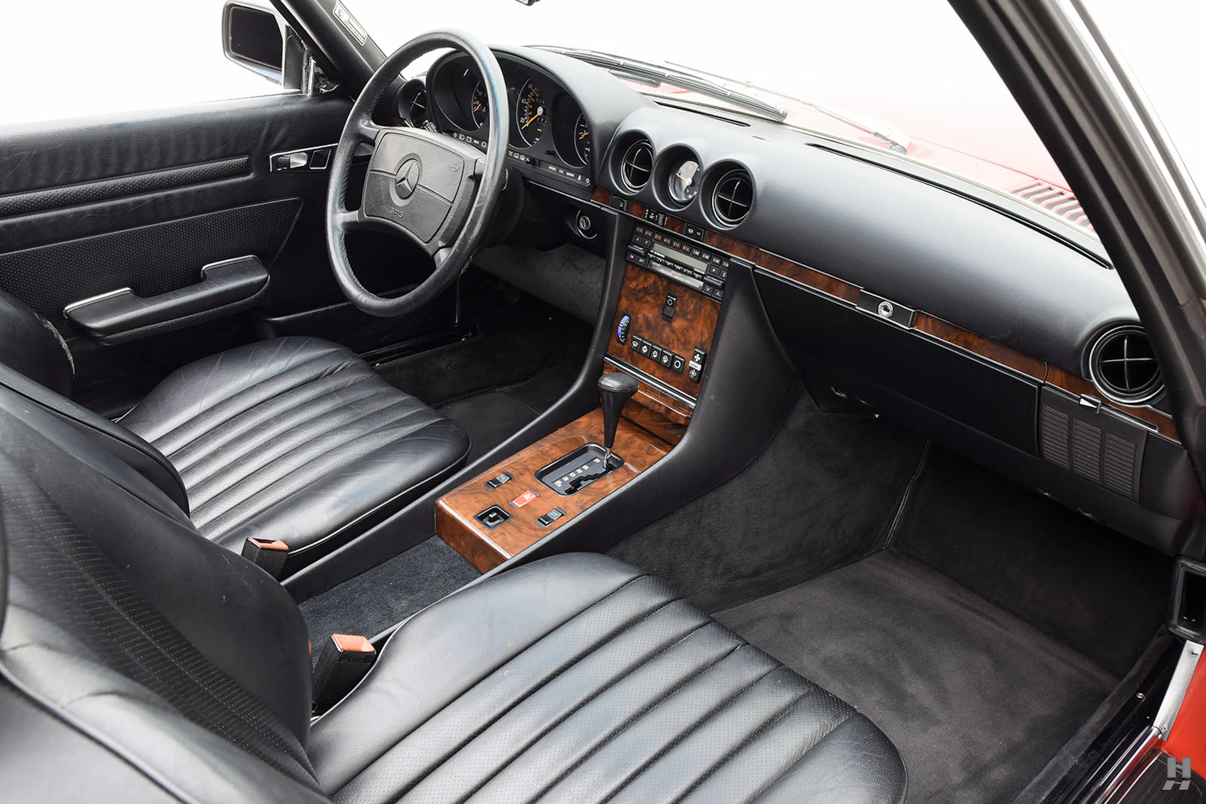 1987 Mercedes-Benz 560SL 2dr Roadster Courtesy of Hyman Ltd.