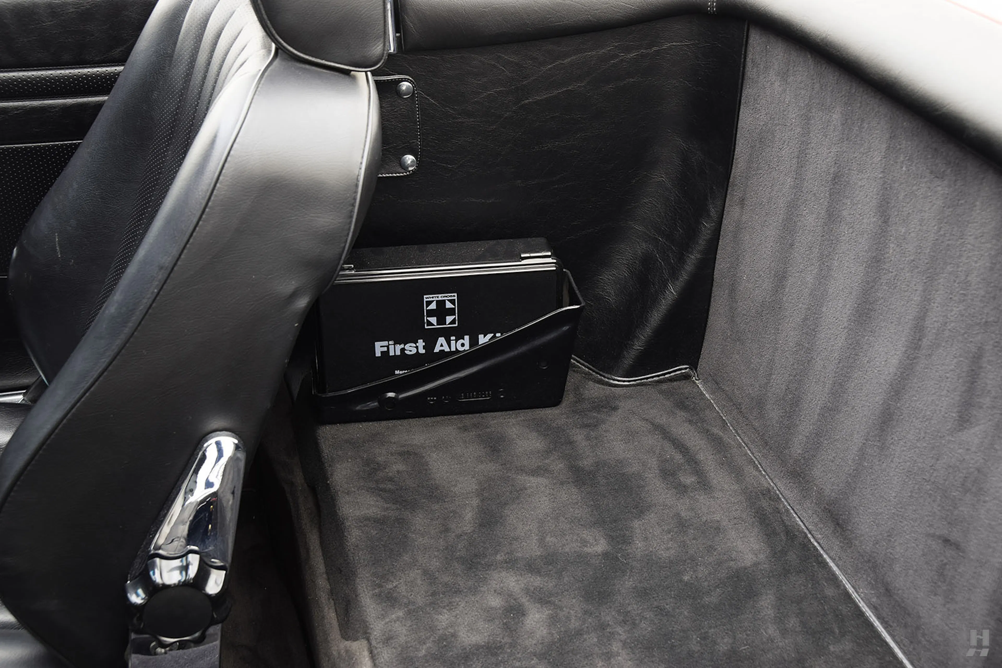 1987 Mercedes-Benz 560SL 2dr Roadster Courtesy of Hyman Ltd.