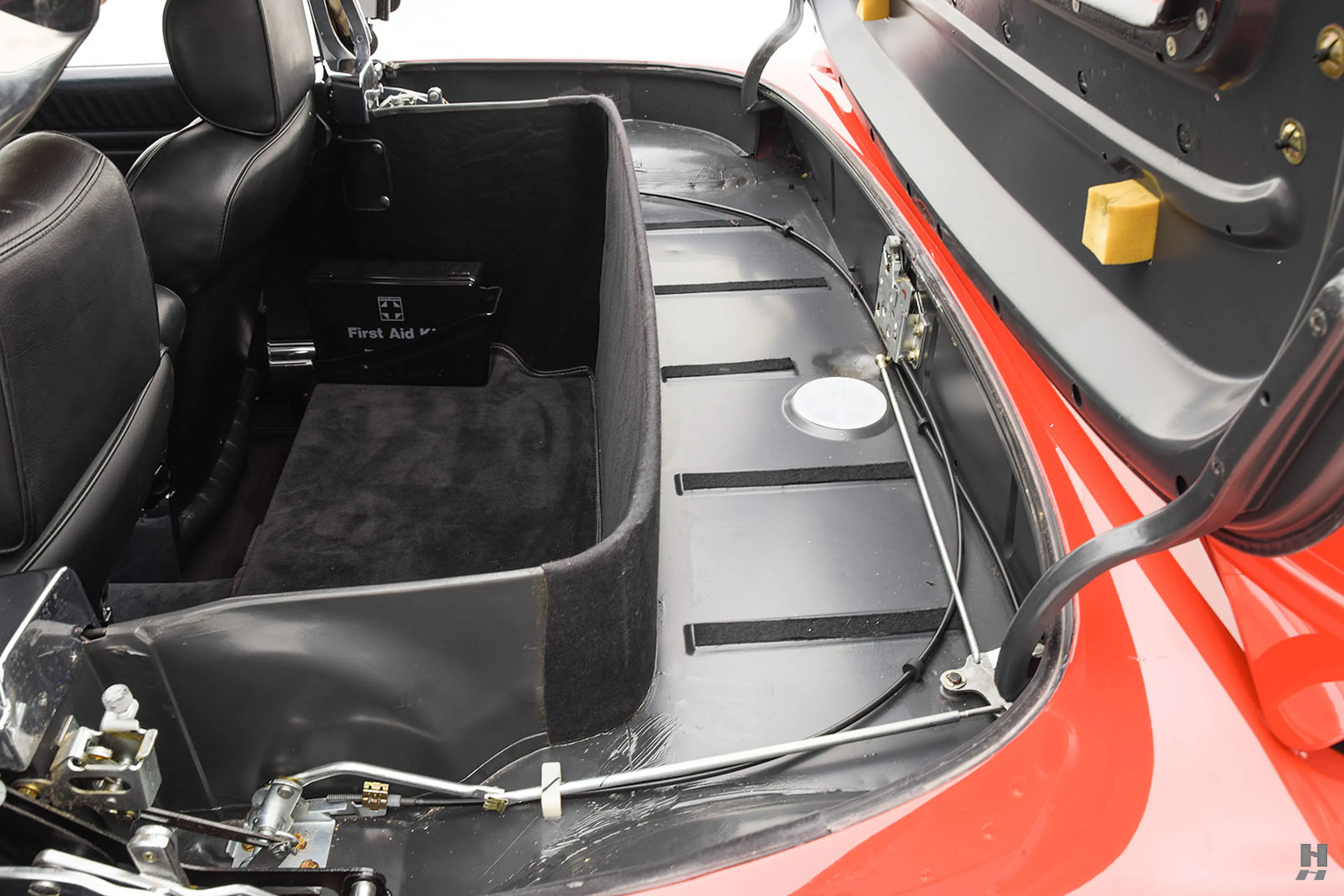 1987 Mercedes-Benz 560SL 2dr Roadster Courtesy of Hyman Ltd.