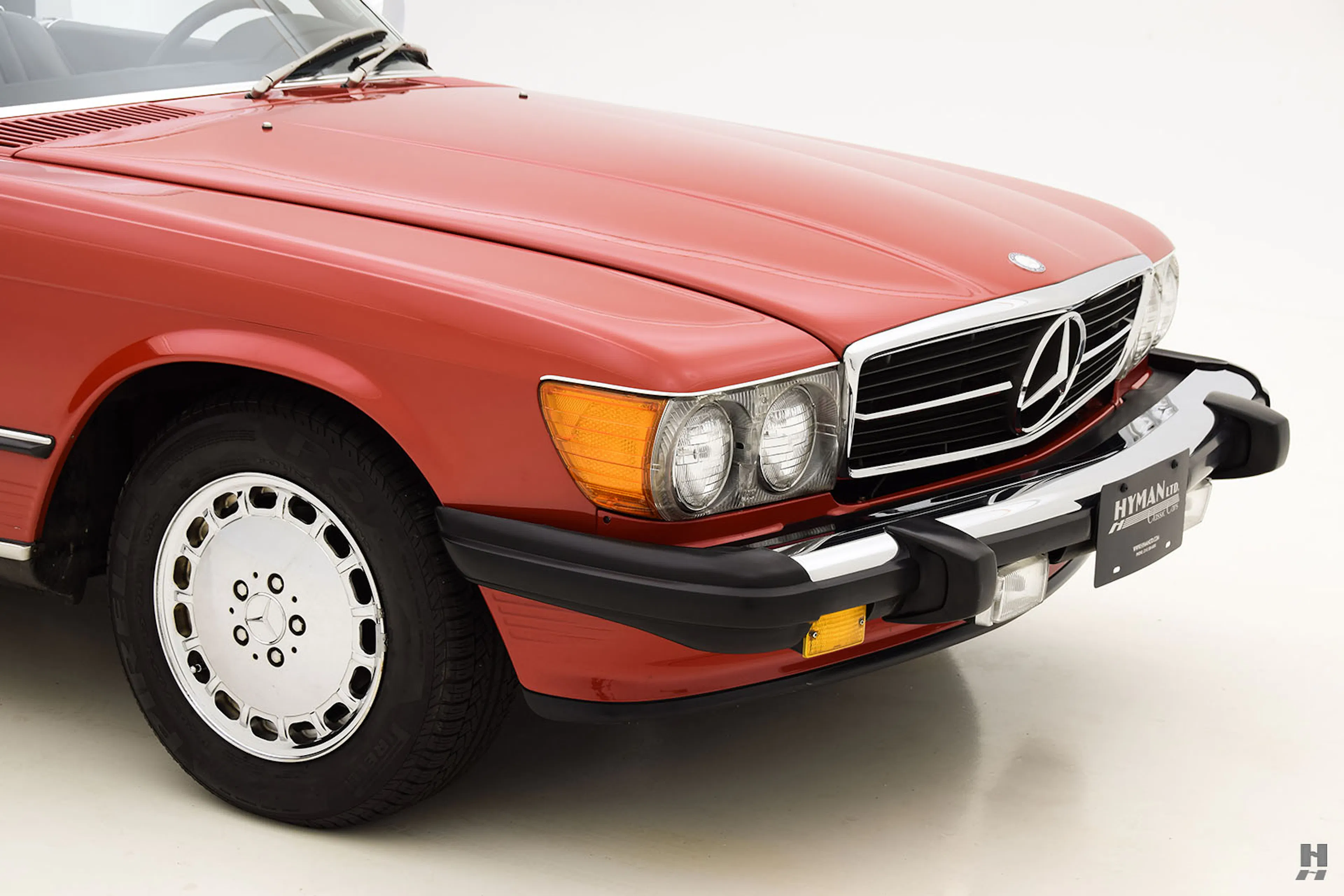 1987 Mercedes-Benz 560SL 2dr Roadster Courtesy of Hyman Ltd.