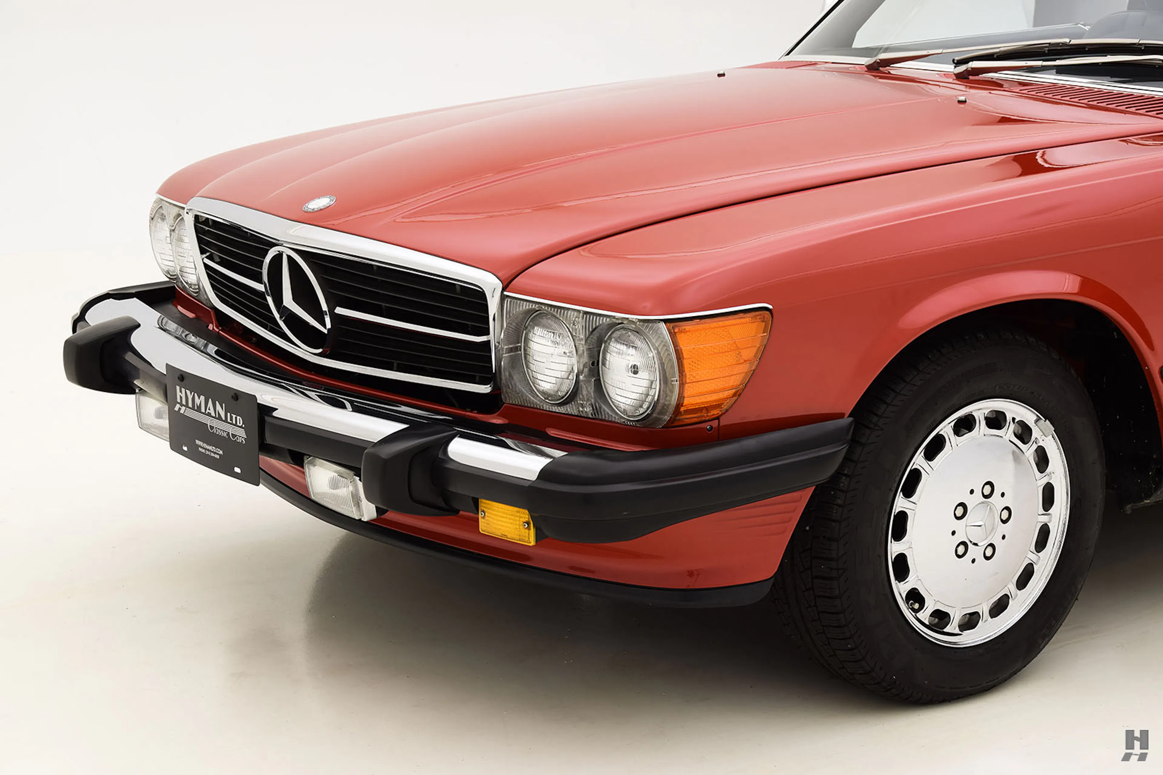 1987 Mercedes-Benz 560SL 2dr Roadster Courtesy of Hyman Ltd.