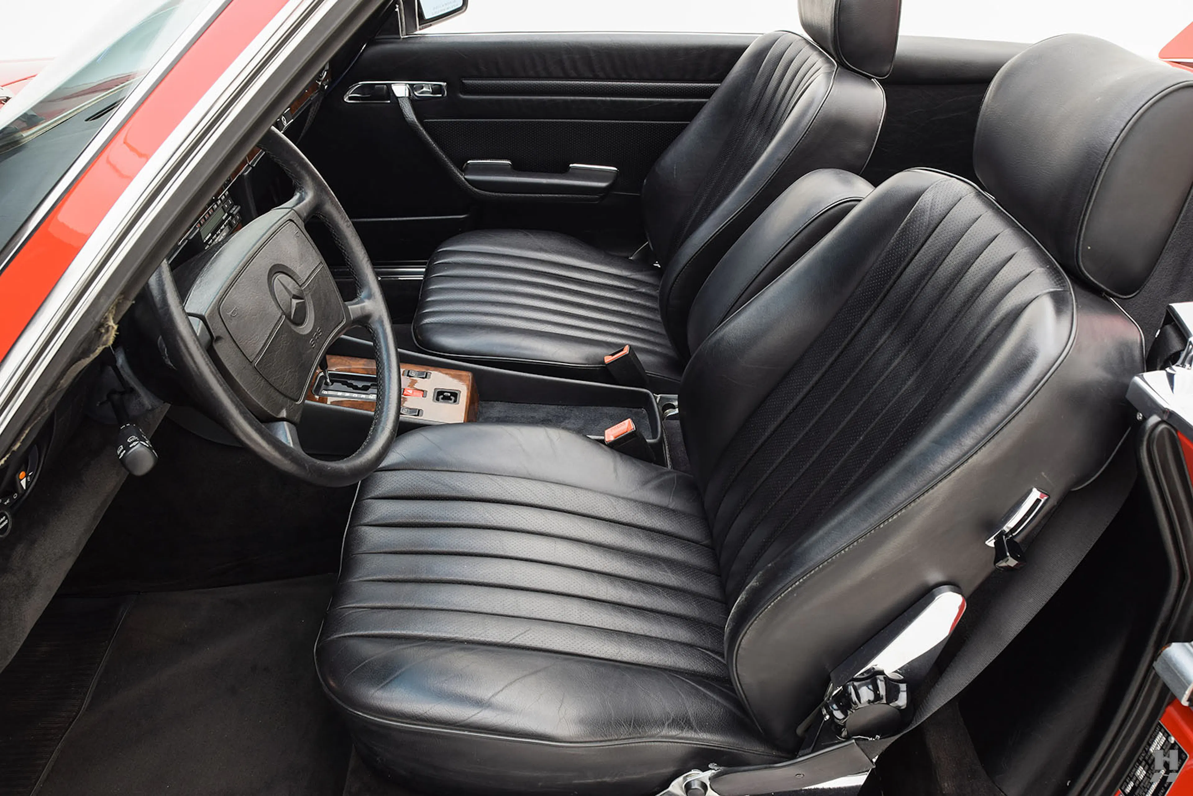 1987 Mercedes-Benz 560SL 2dr Roadster Courtesy of Hyman Ltd.