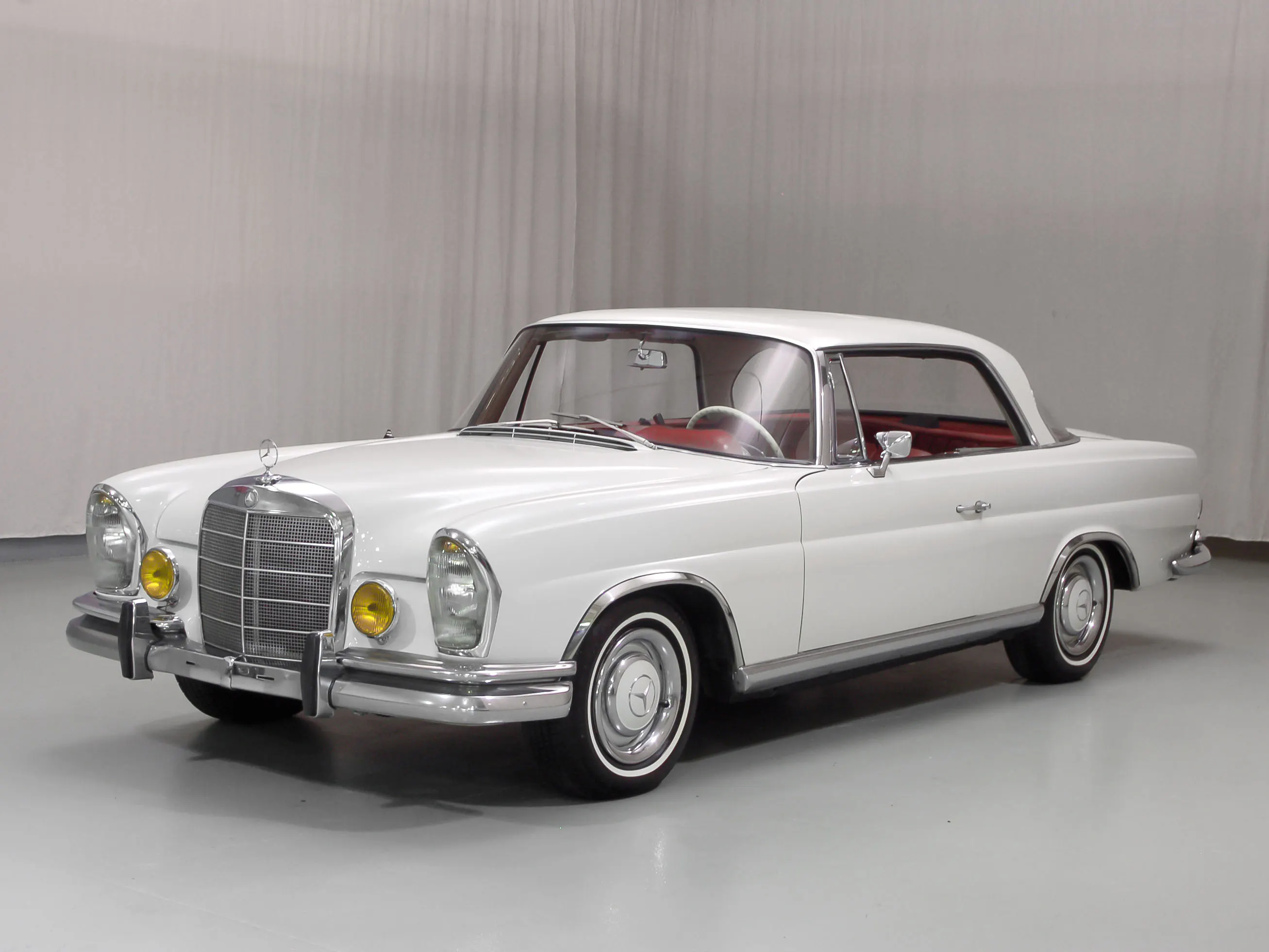 1967 Mercedes-Benz 250SE 2dr Coupe Courtesy of Hyman Ltd.