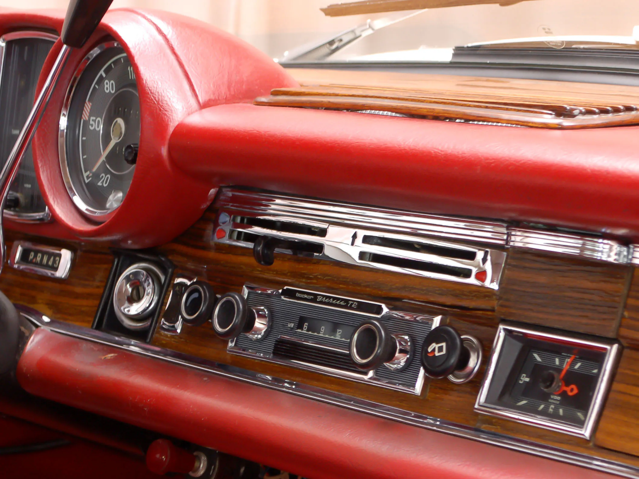 1967 Mercedes-Benz 250SE 2dr Coupe Courtesy of Hyman Ltd.