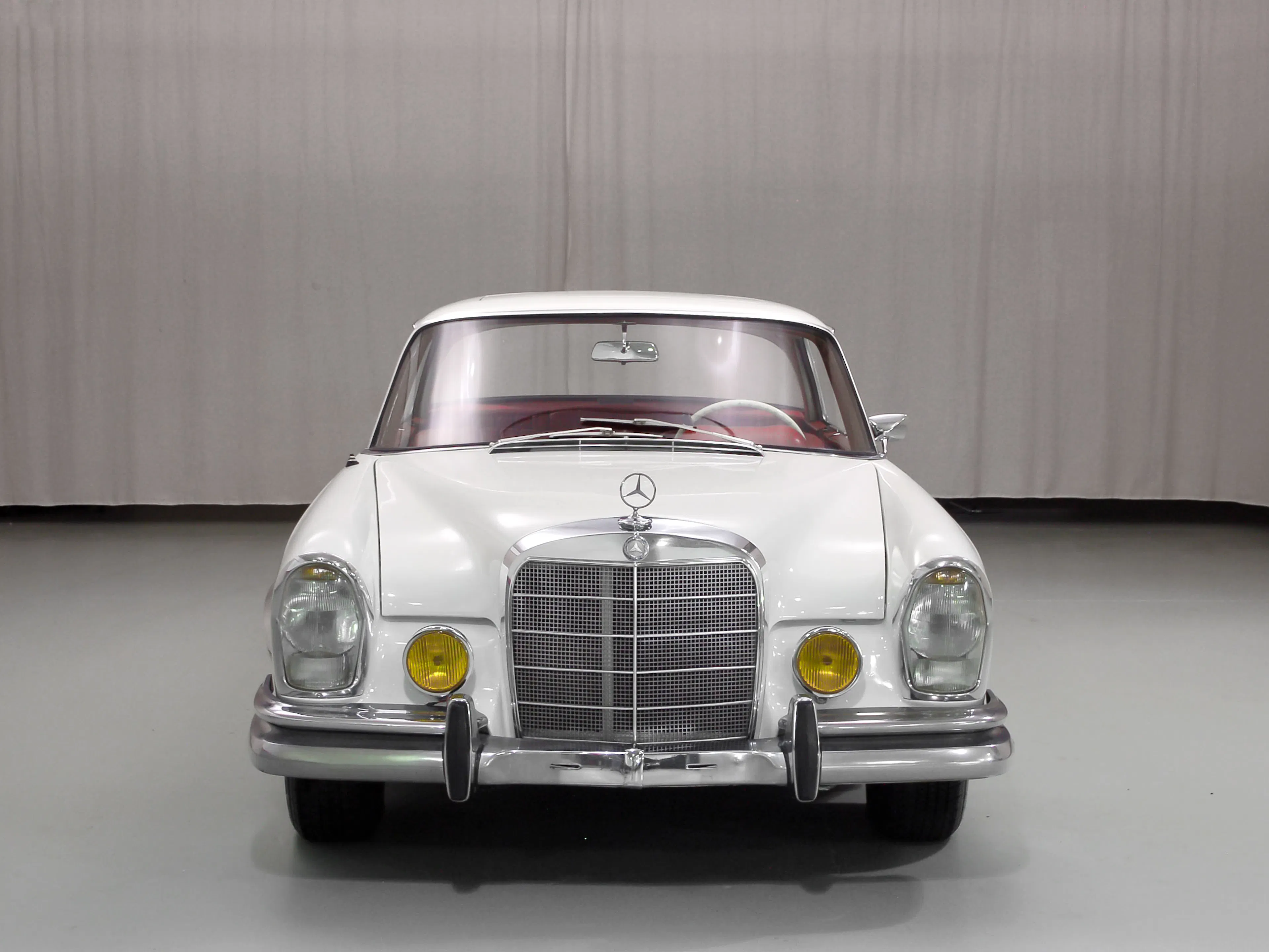 1967 Mercedes-Benz 250SE 2dr Coupe Courtesy of Hyman Ltd.