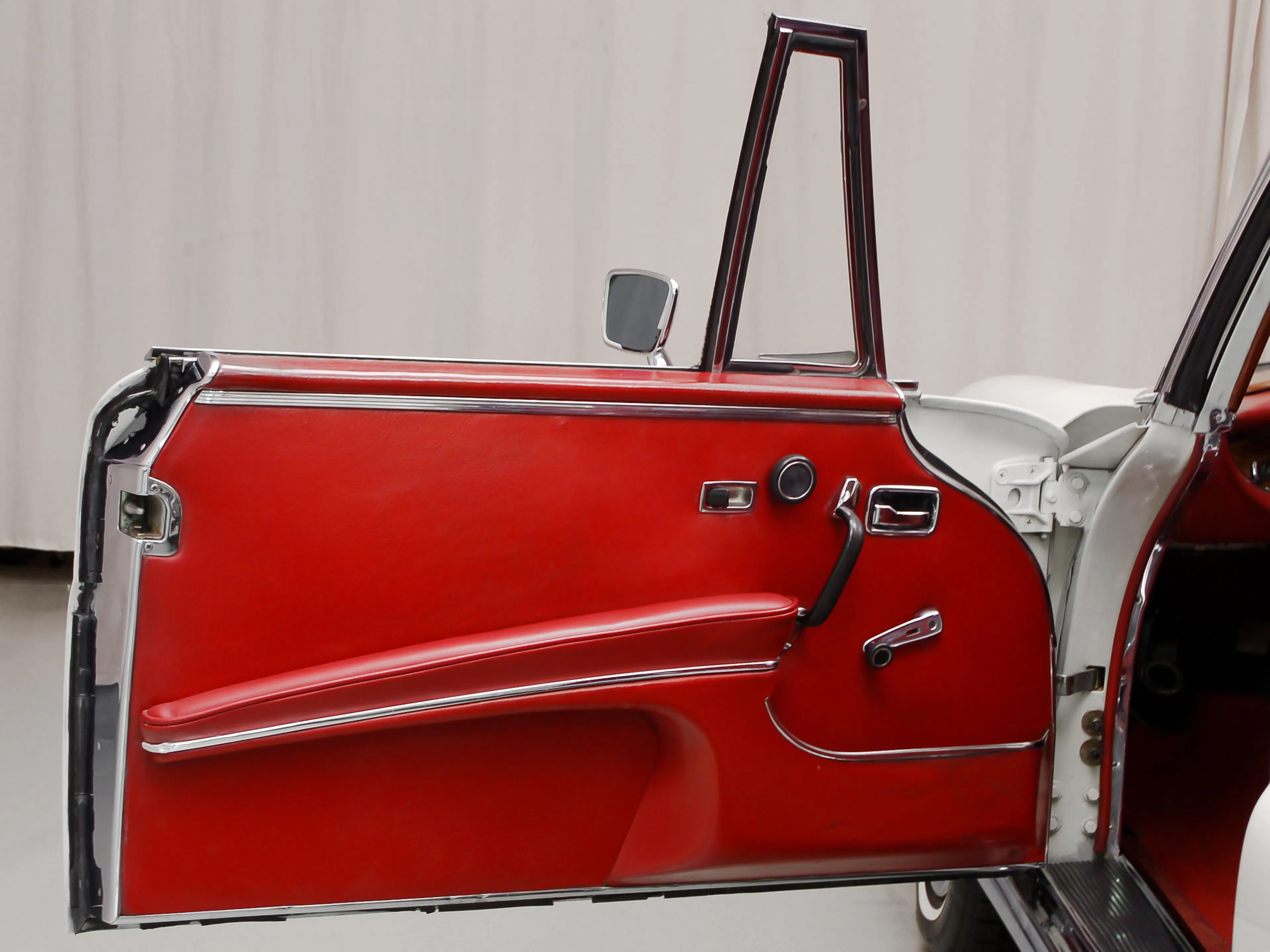 1967 Mercedes-Benz 250SE 2dr Coupe Courtesy of Hyman Ltd.