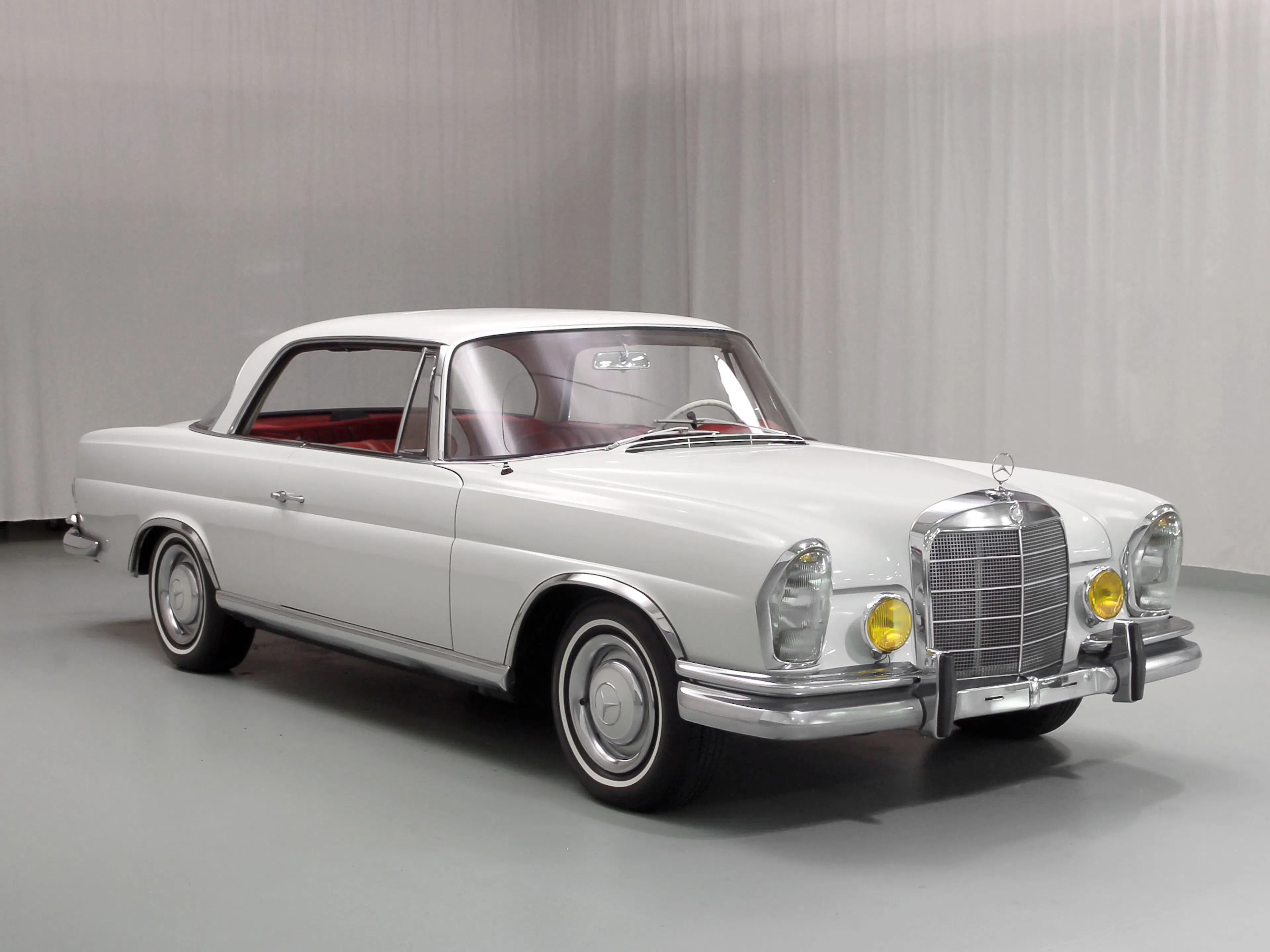 1967 Mercedes-Benz 250SE 2dr Coupe Courtesy of Hyman Ltd.