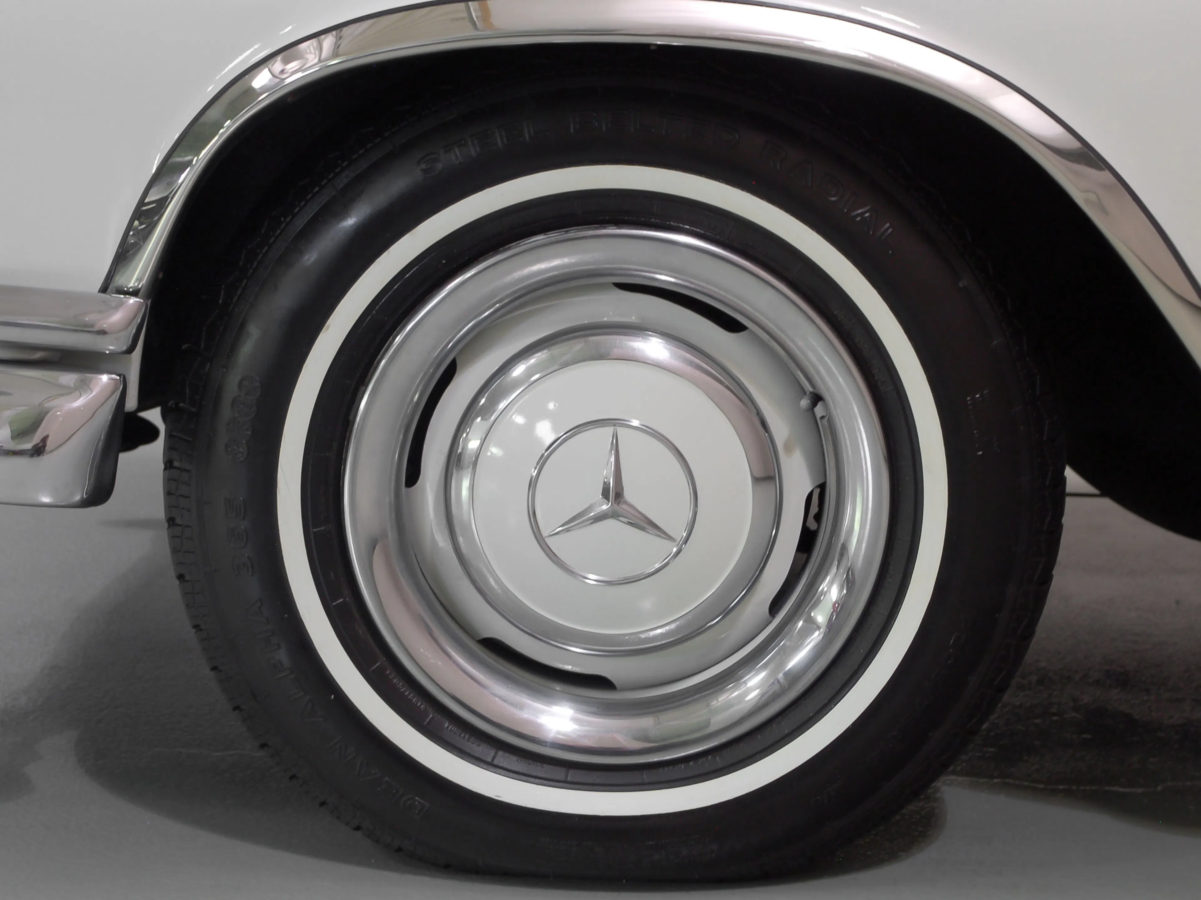 1967 Mercedes-Benz 250SE 2dr Coupe Courtesy of Hyman Ltd.