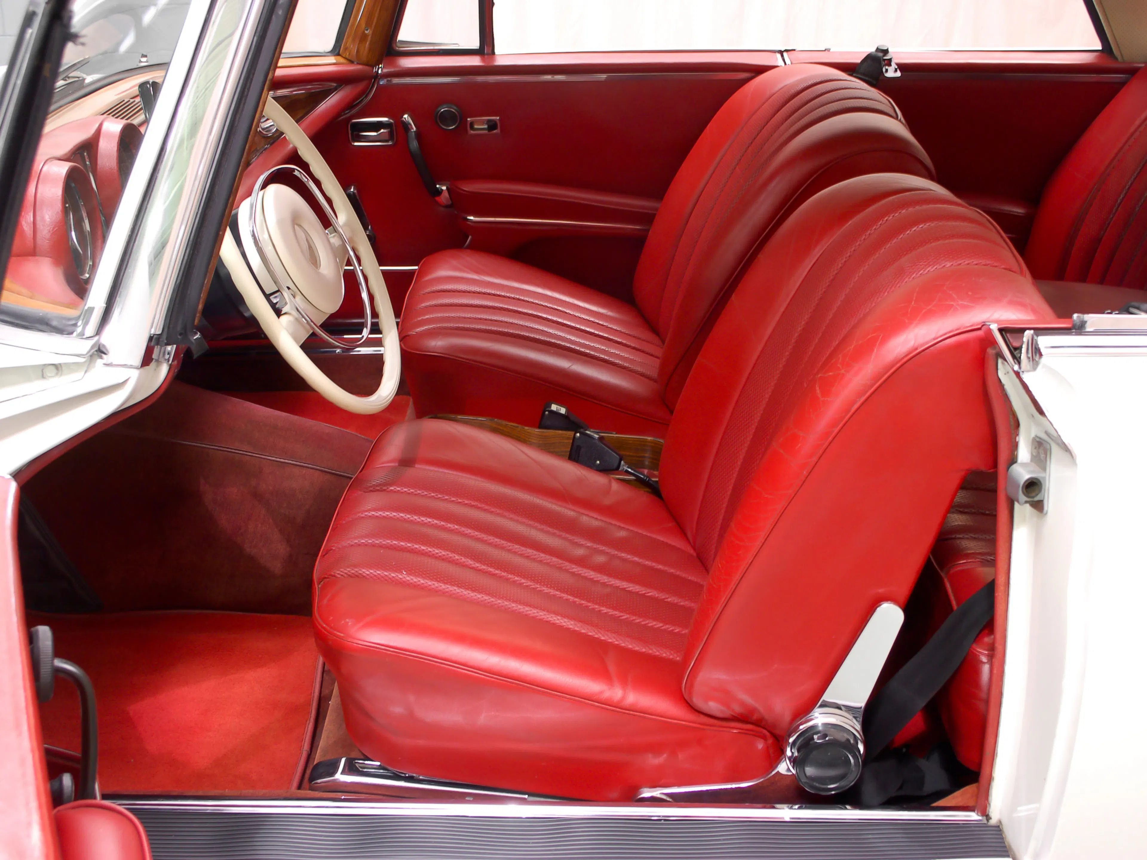 1967 Mercedes-Benz 250SE 2dr Coupe Courtesy of Hyman Ltd.