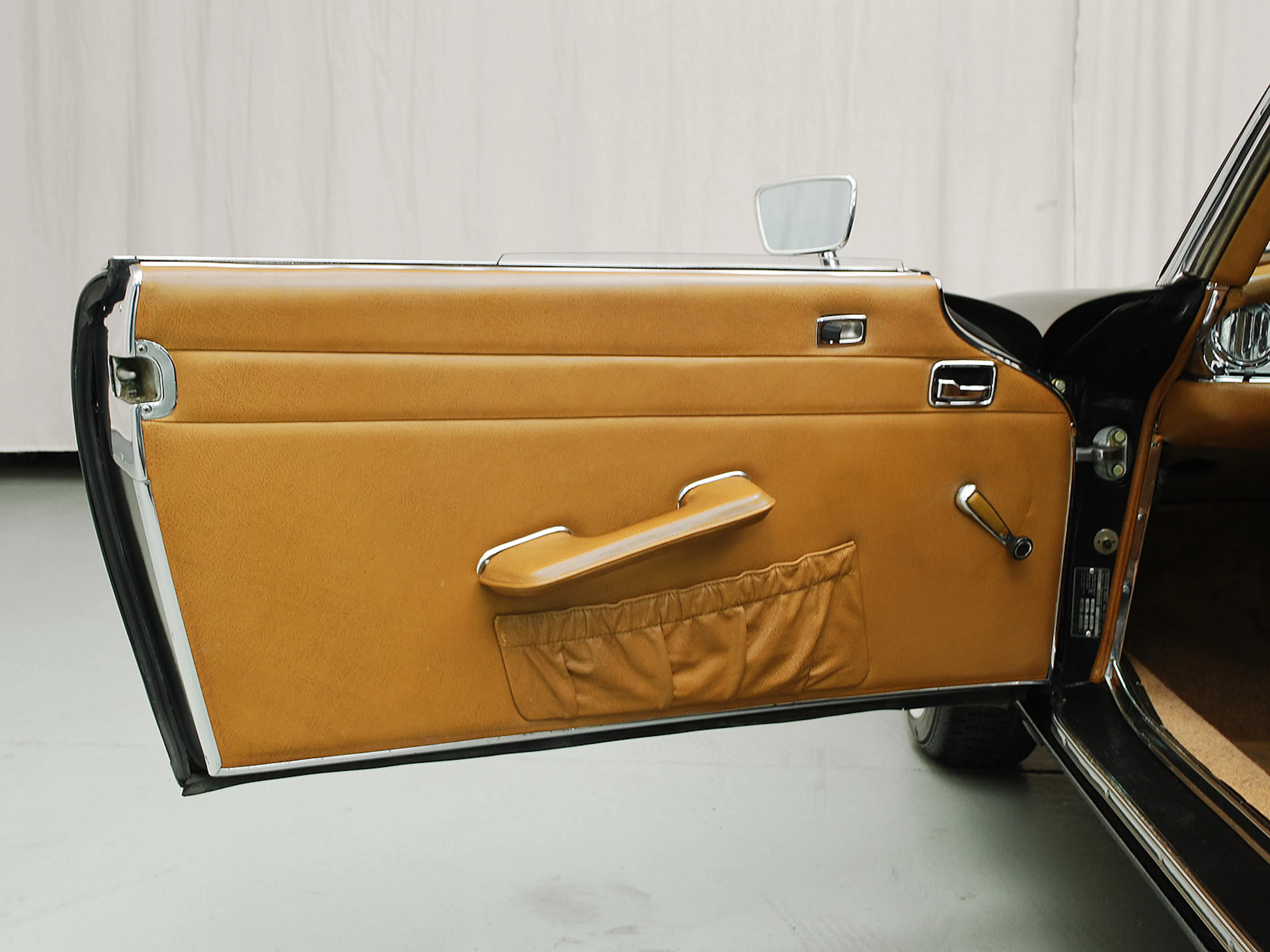 1968 Mercedes-Benz 250SL 2dr Convertible Courtesy of Hyman Ltd.