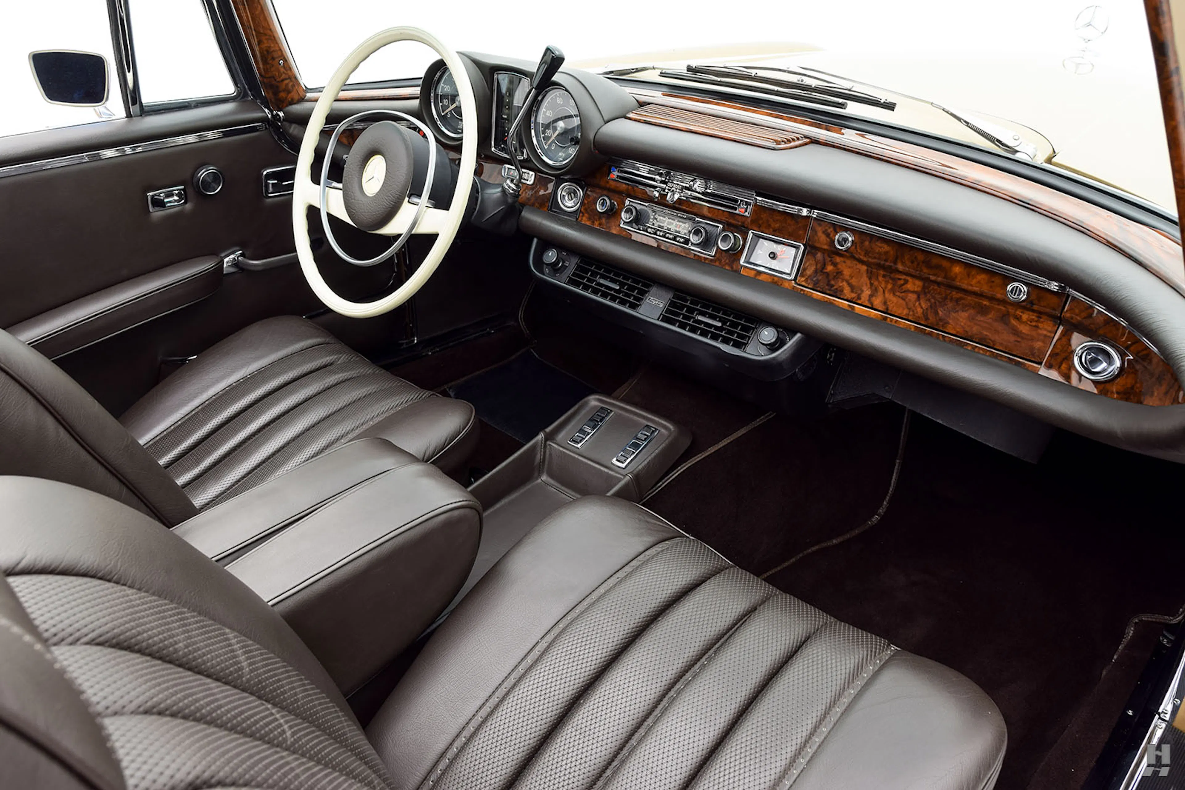 1969 Mercedes-Benz 280SE 2dr Cabriolet Courtesy of Hyman Ltd.