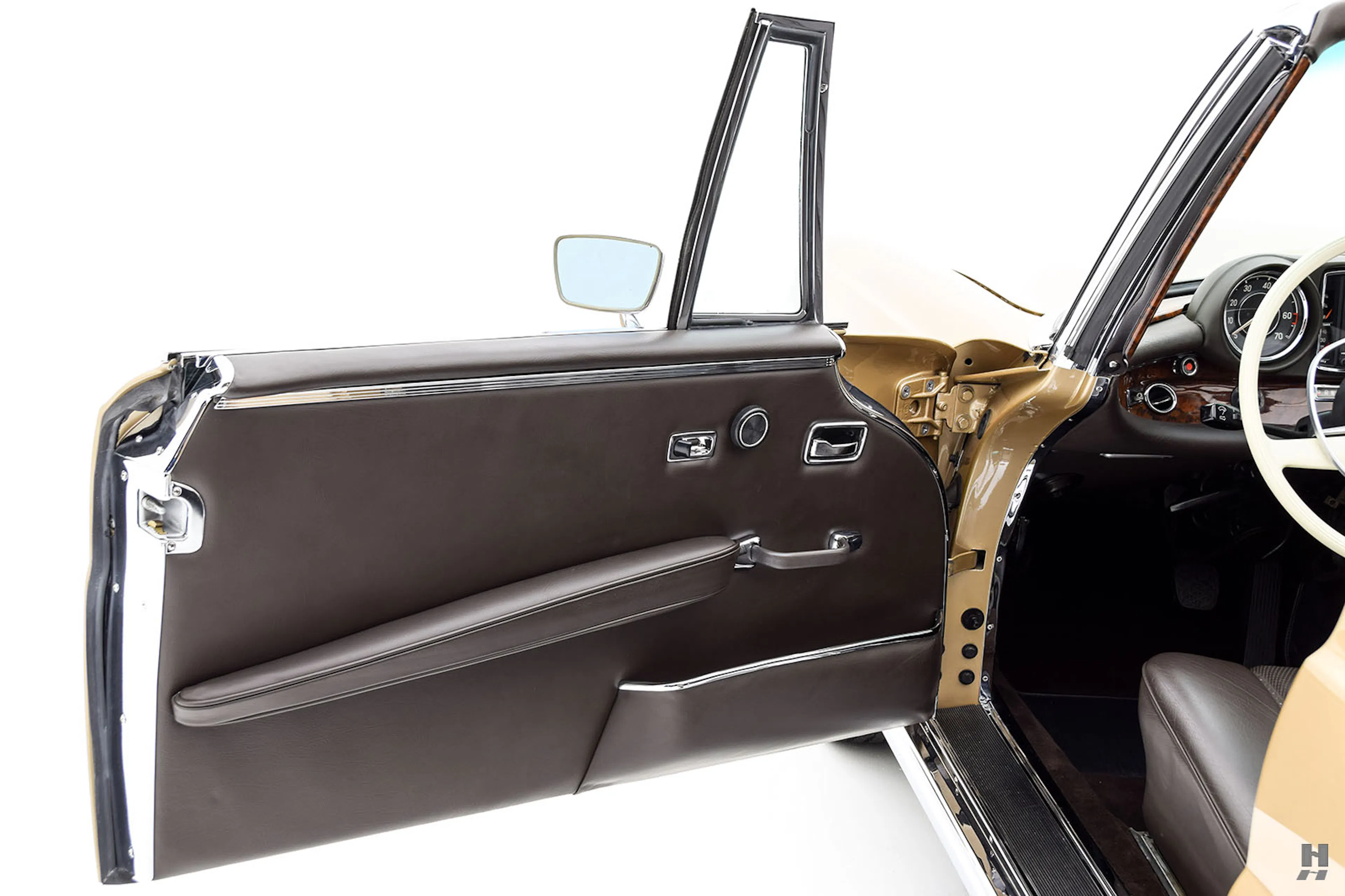 1969 Mercedes-Benz 280SE 2dr Cabriolet Courtesy of Hyman Ltd.