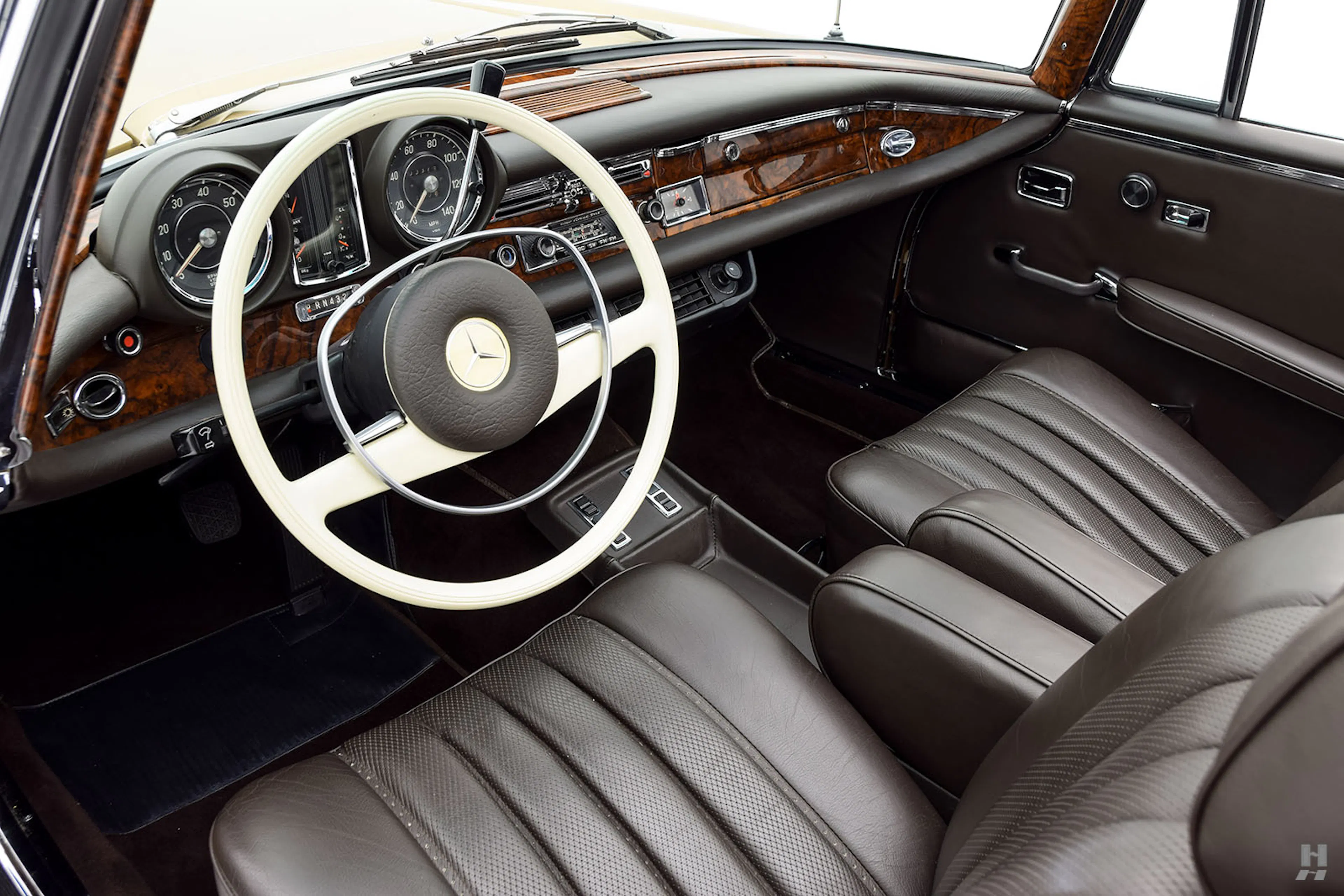 1969 Mercedes-Benz 280SE 2dr Cabriolet Courtesy of Hyman Ltd.