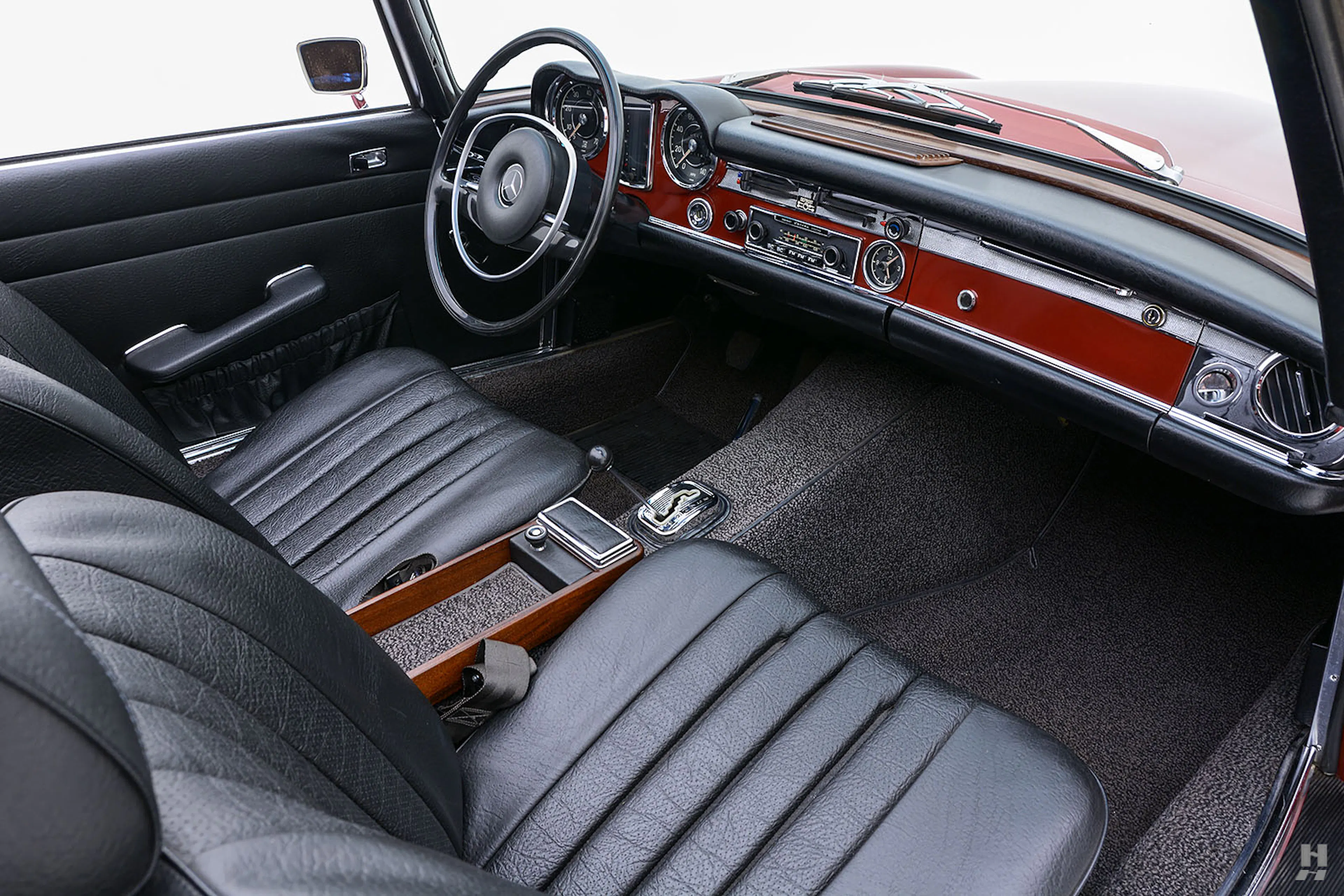 1971 Mercedes-Benz 280SL 2dr Convertible Courtesy of Hyman Ltd.