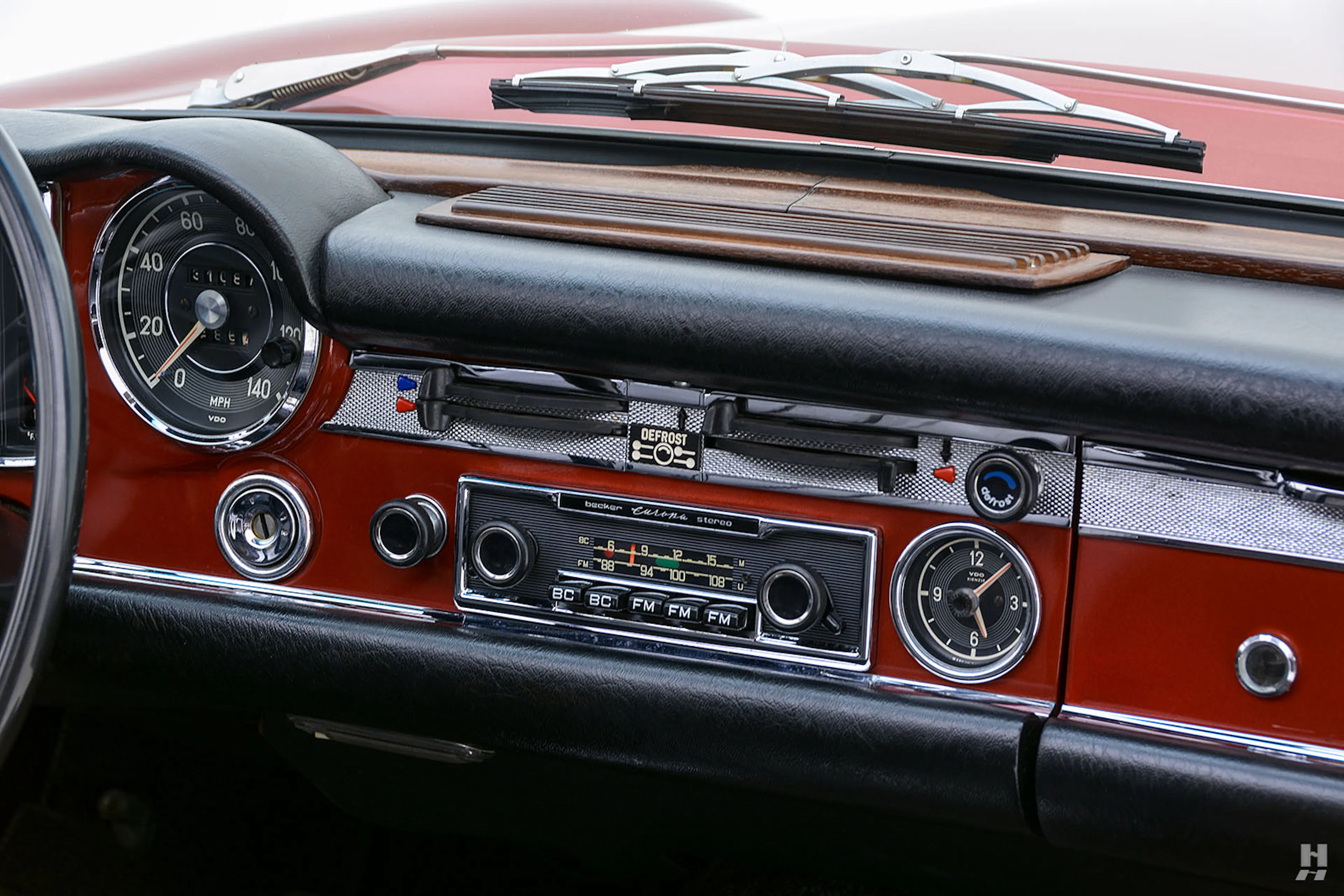 1971 Mercedes-Benz 280SL 2dr Convertible Courtesy of Hyman Ltd.